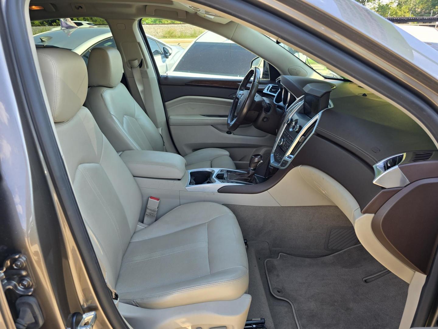 2012 Cadillac SRX Luxury (3GYFNAE3XCS) with an 3.6L V6 DOHC 24V FFV engine, 6-Speed Automatic transmission, located at 2660 S.Garland Avenue, Garland, TX, 75041, (469) 298-3118, 32.885551, -96.655602 - Photo#20