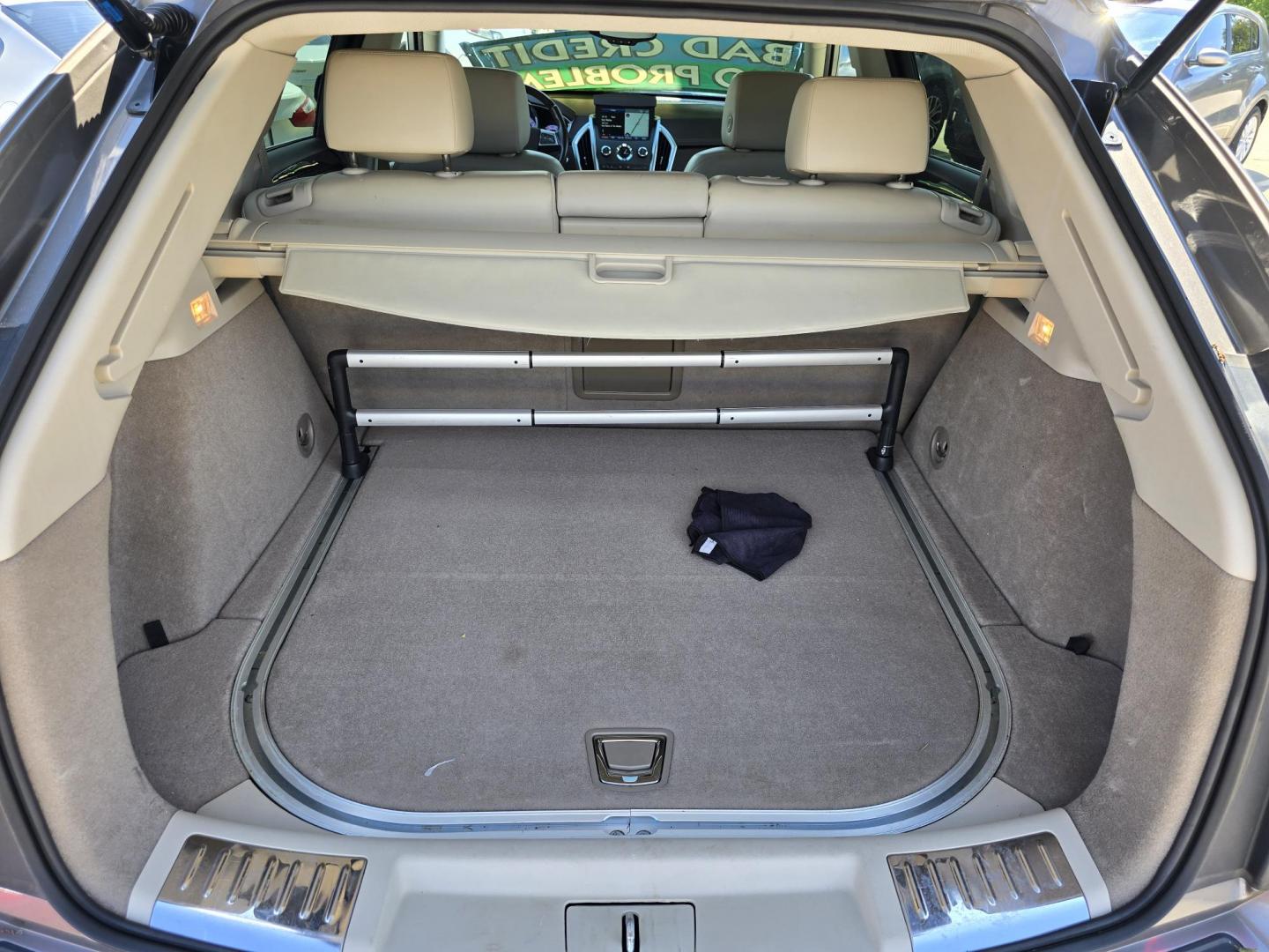 2012 Cadillac SRX Luxury (3GYFNAE3XCS) with an 3.6L V6 DOHC 24V FFV engine, 6-Speed Automatic transmission, located at 2660 S.Garland Avenue, Garland, TX, 75041, (469) 298-3118, 32.885551, -96.655602 - Photo#18