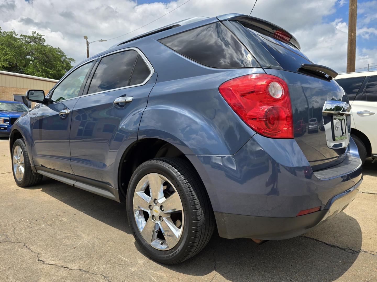 2012 BLUE Chevrolet Equinox LTZ (2GNALFEK8C6) with an 2.4L L4 DOHC 16V engine, 6-Speed Automatic transmission, located at 2660 S.Garland Avenue, Garland, TX, 75041, (469) 298-3118, 32.885551, -96.655602 - Photo#5