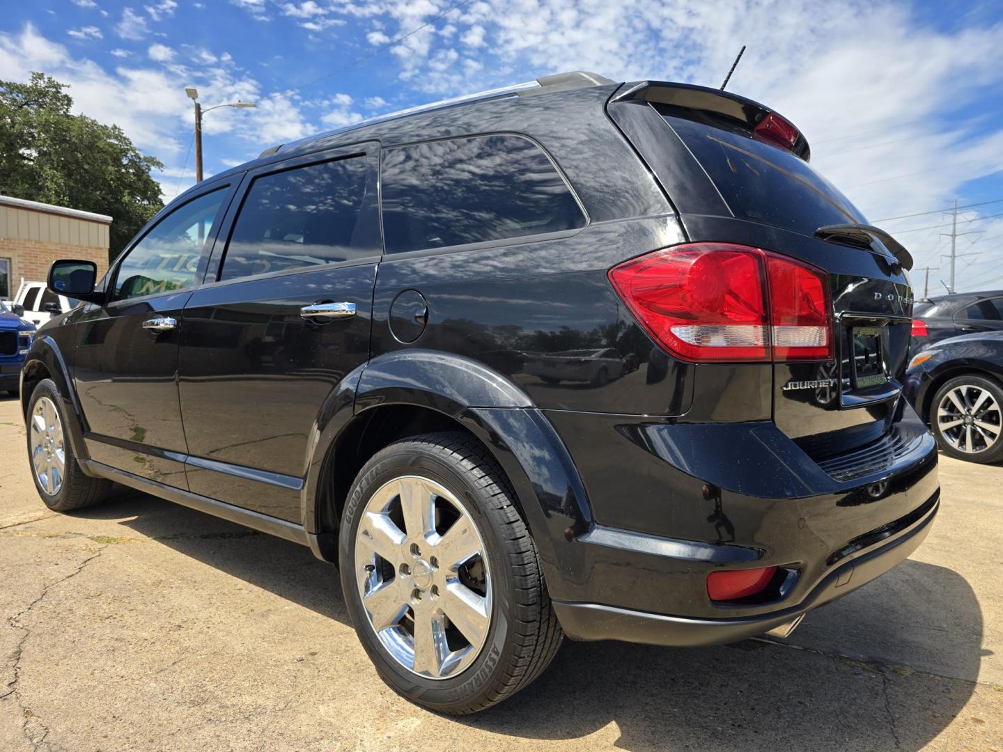 2012 BLACK Dodge Journey Crew (3C4PDCDG2CT) with an 3.6L V6 DOHC 24V engine, 6-Speed Automatic transmission, located at 2660 S.Garland Avenue, Garland, TX, 75041, (469) 298-3118, 32.885551, -96.655602 - Photo#5
