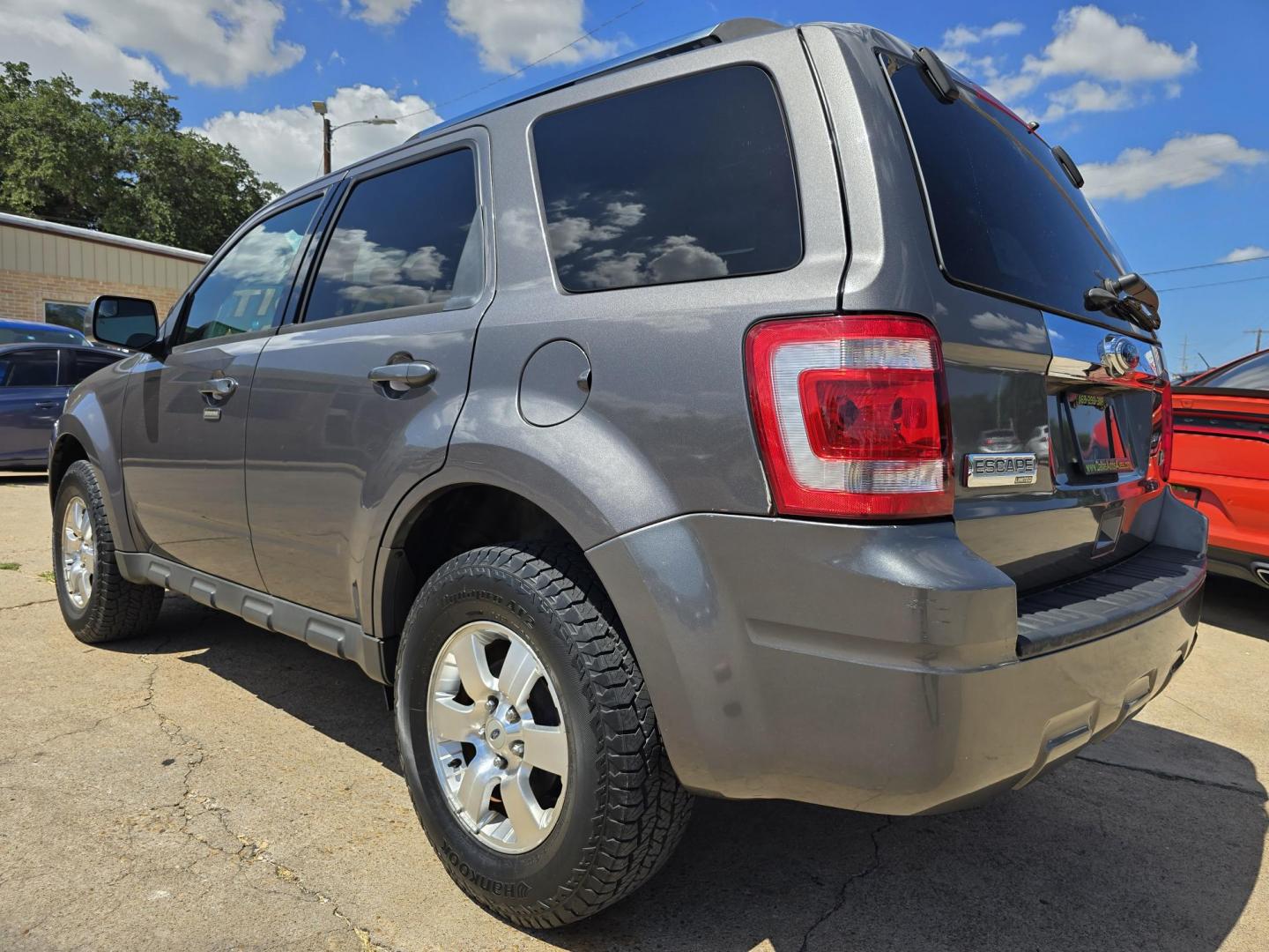 2012 WHITE Ford Escape Limited (1FMCU0EGXCK) with an 3.0L V6 DOHC 24V engine, 6-Speed Automatic transmission, located at 2660 S.Garland Avenue, Garland, TX, 75041, (469) 298-3118, 32.885551, -96.655602 - Photo#5