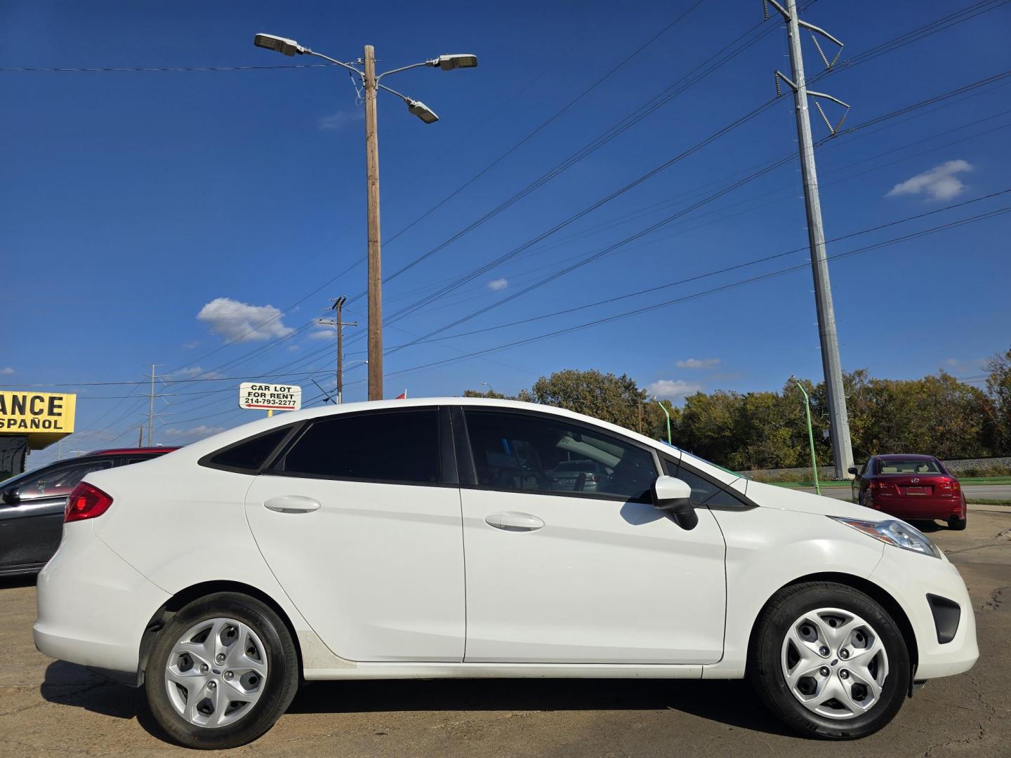 2012 WHITE Ford Fiesta S (3FADP4AJ0CM) , AUTO transmission, located at 2660 S.Garland Avenue, Garland, TX, 75041, (469) 298-3118, 32.885551, -96.655602 - Photo#2