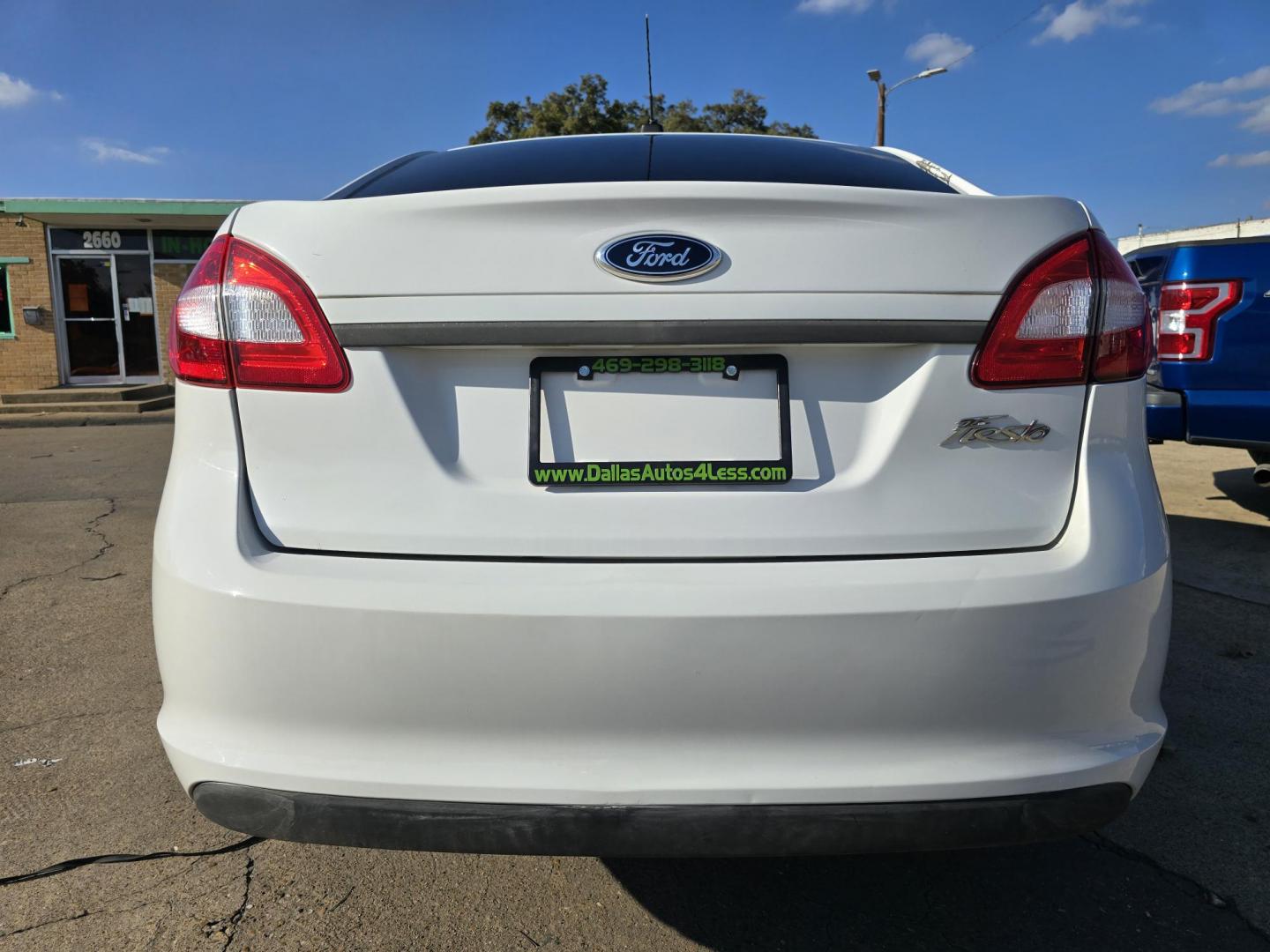 2012 WHITE Ford Fiesta S (3FADP4AJ0CM) , AUTO transmission, located at 2660 S.Garland Avenue, Garland, TX, 75041, (469) 298-3118, 32.885551, -96.655602 - Photo#4