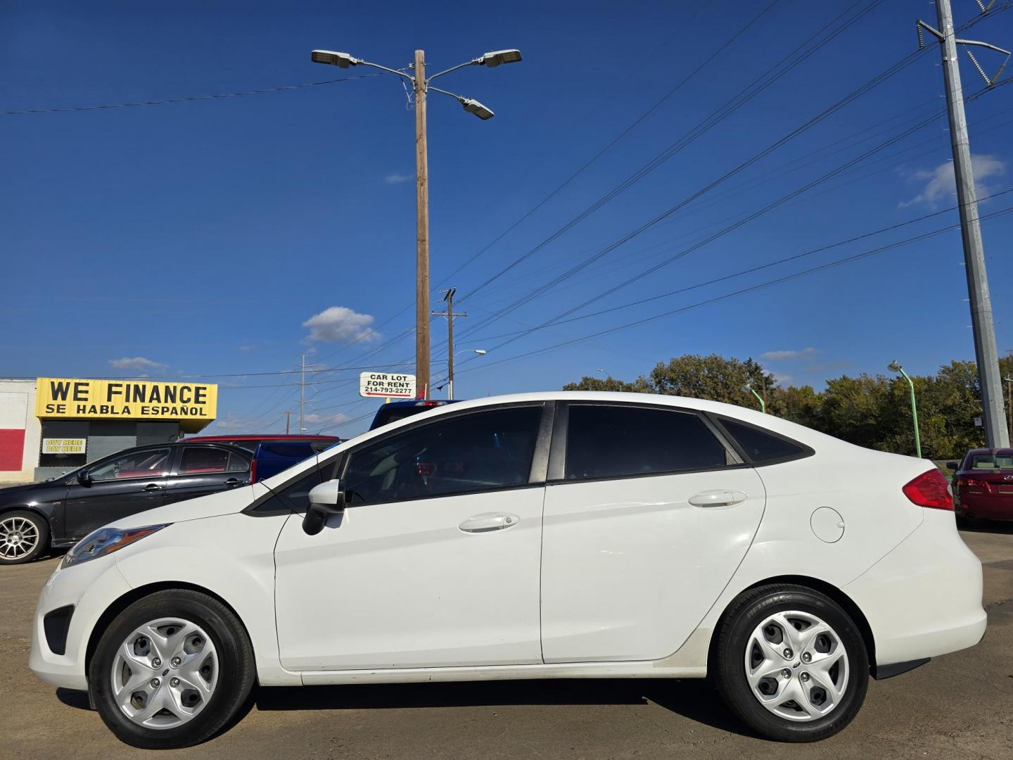 2012 WHITE Ford Fiesta S (3FADP4AJ0CM) , AUTO transmission, located at 2660 S.Garland Avenue, Garland, TX, 75041, (469) 298-3118, 32.885551, -96.655602 - Photo#6