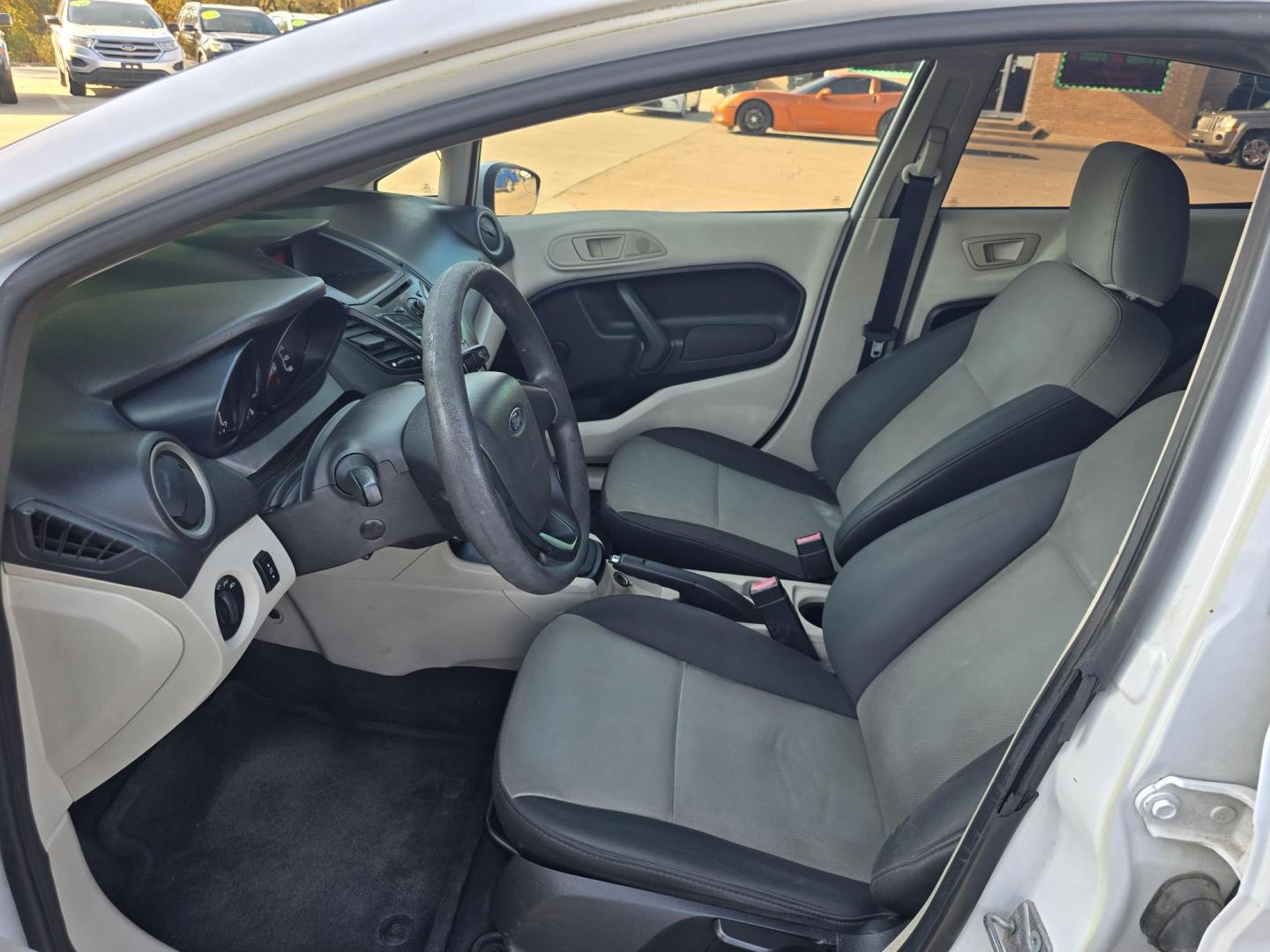 2012 WHITE Ford Fiesta S (3FADP4AJ0CM) , AUTO transmission, located at 2660 S.Garland Avenue, Garland, TX, 75041, (469) 298-3118, 32.885551, -96.655602 - Photo#11