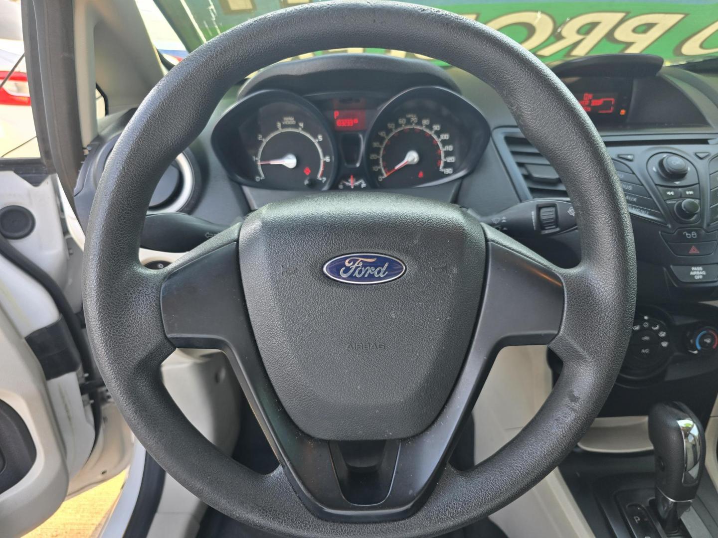2012 WHITE Ford Fiesta S (3FADP4AJ0CM) , AUTO transmission, located at 2660 S.Garland Avenue, Garland, TX, 75041, (469) 298-3118, 32.885551, -96.655602 - Photo#12