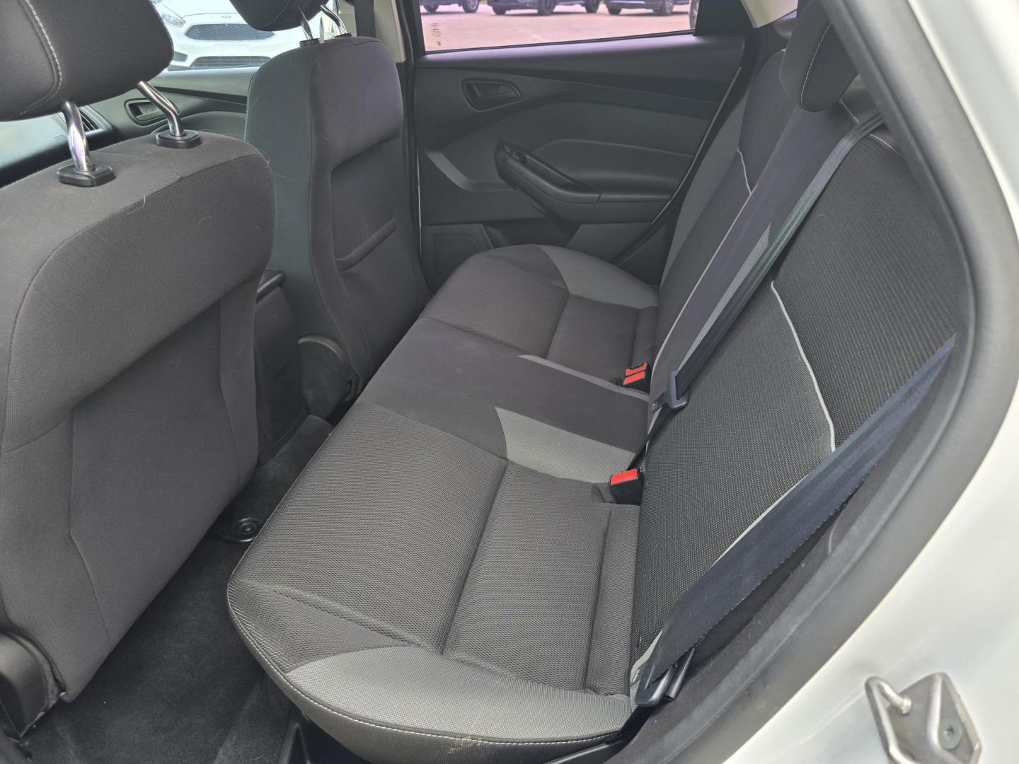 2012 WHITE Ford Focus SE (1FAHP3F21CL) with an 2.0L L4 DOHC 16V engine, AUTO transmission, located at 2660 S.Garland Avenue, Garland, TX, 75041, (469) 298-3118, 32.885551, -96.655602 - Photo#14