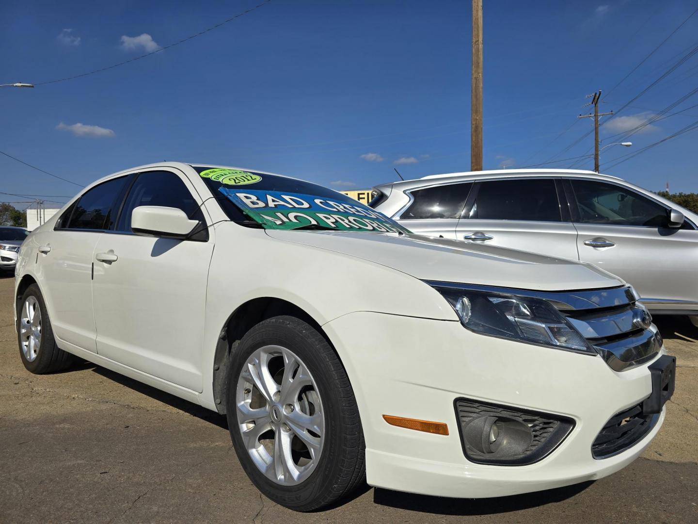 2012 WHITE Ford Fusion SE (3FAHP0HA5CR) with an 2.5L L4 DOHC 16V engine, AUTO transmission, located at 2660 S.Garland Avenue, Garland, TX, 75041, (469) 298-3118, 32.885551, -96.655602 - Photo#1