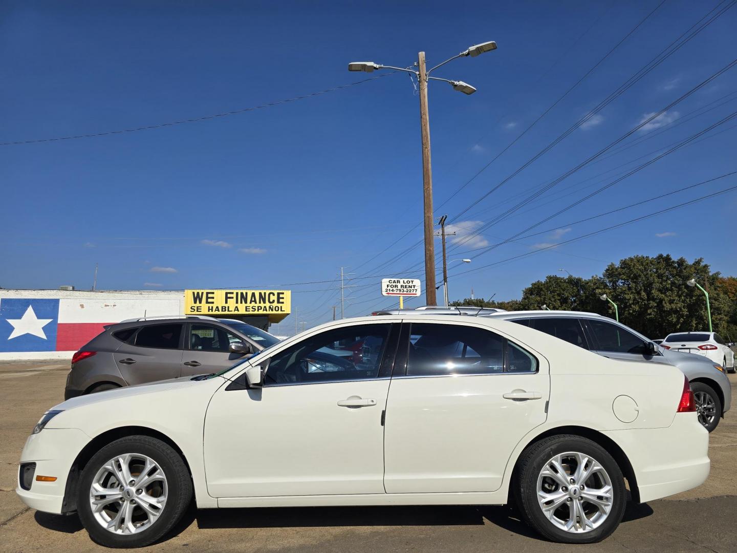2012 WHITE Ford Fusion SE (3FAHP0HA5CR) with an 2.5L L4 DOHC 16V engine, AUTO transmission, located at 2660 S.Garland Avenue, Garland, TX, 75041, (469) 298-3118, 32.885551, -96.655602 - Photo#6