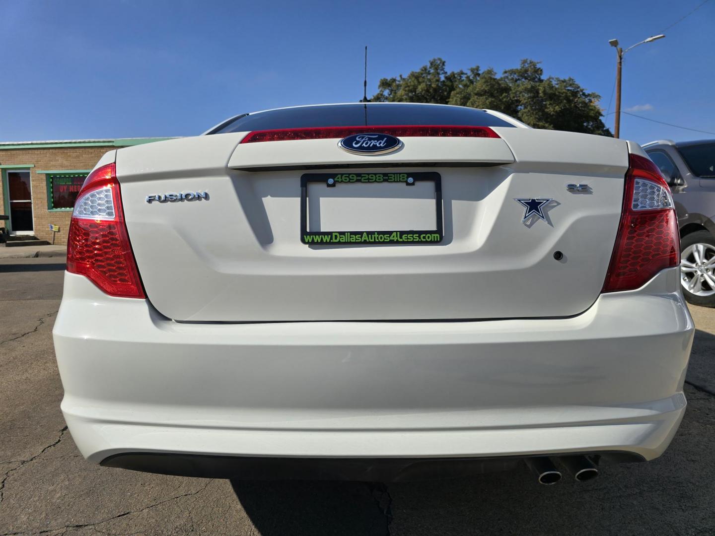 2012 WHITE Ford Fusion SE (3FAHP0HA5CR) with an 2.5L L4 DOHC 16V engine, AUTO transmission, located at 2660 S.Garland Avenue, Garland, TX, 75041, (469) 298-3118, 32.885551, -96.655602 - Photo#4