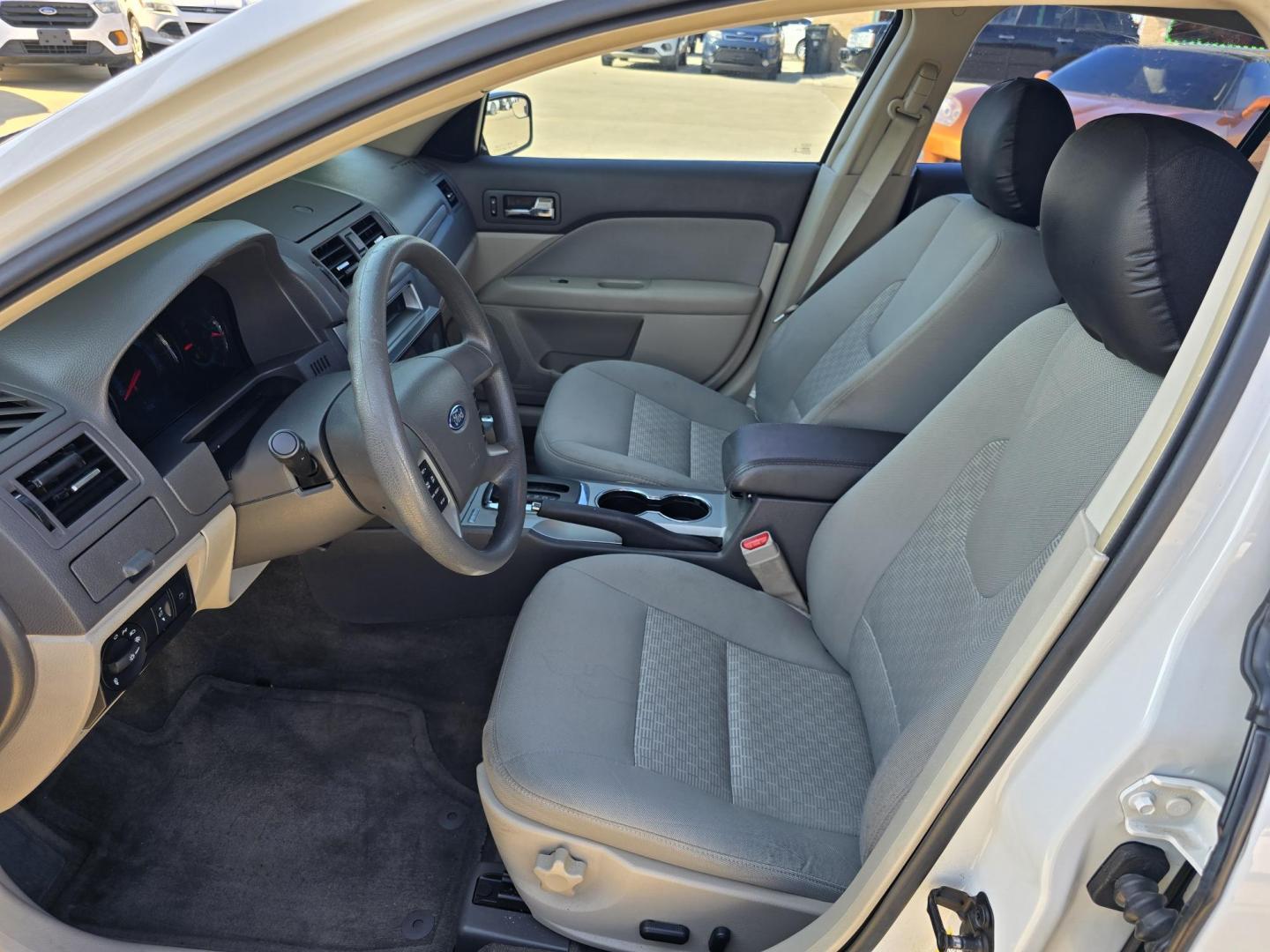 2012 WHITE Ford Fusion SE (3FAHP0HA5CR) with an 2.5L L4 DOHC 16V engine, AUTO transmission, located at 2660 S.Garland Avenue, Garland, TX, 75041, (469) 298-3118, 32.885551, -96.655602 - Photo#11