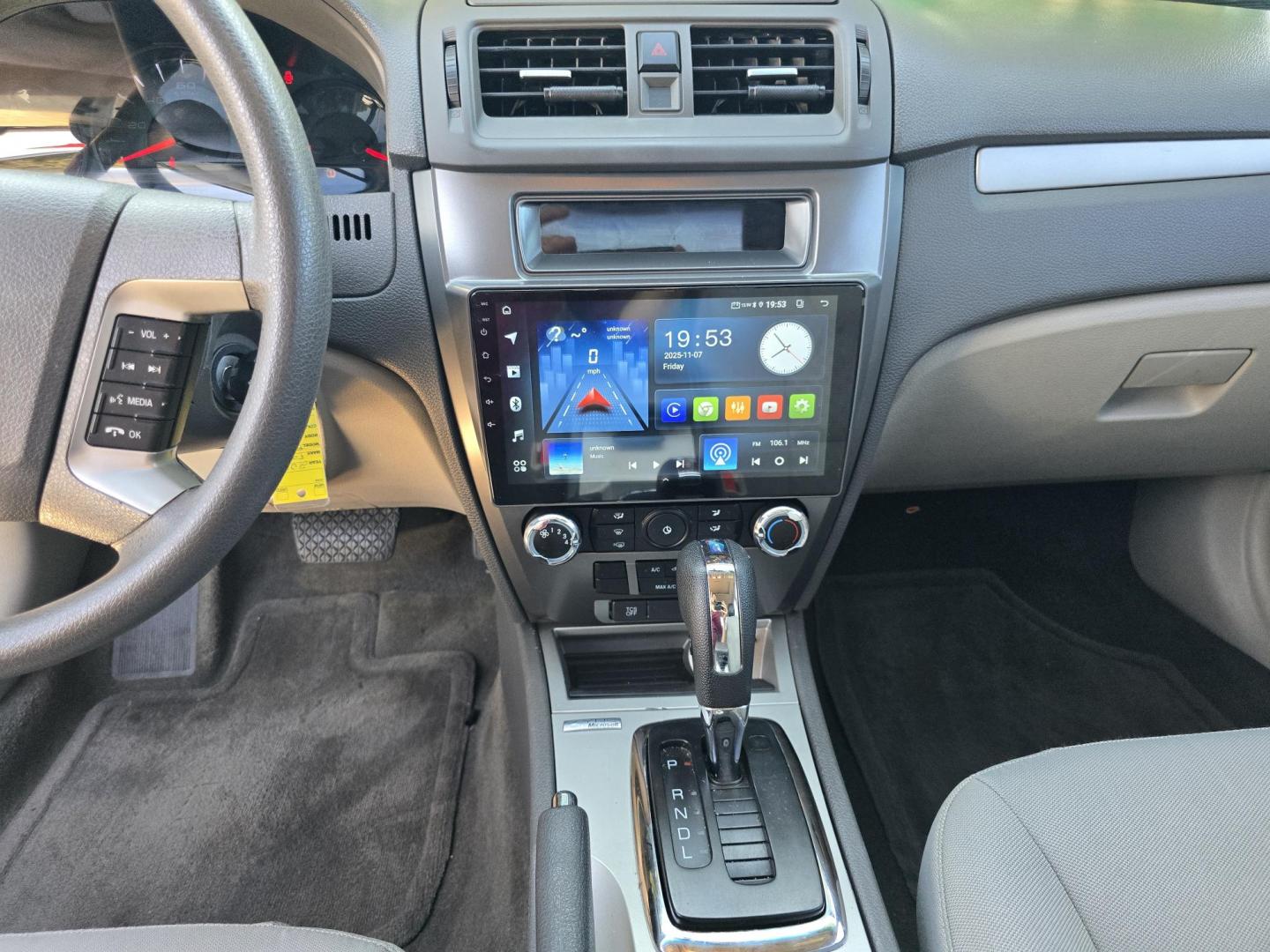 2012 WHITE Ford Fusion SE (3FAHP0HA5CR) with an 2.5L L4 DOHC 16V engine, AUTO transmission, located at 2660 S.Garland Avenue, Garland, TX, 75041, (469) 298-3118, 32.885551, -96.655602 - Photo#13