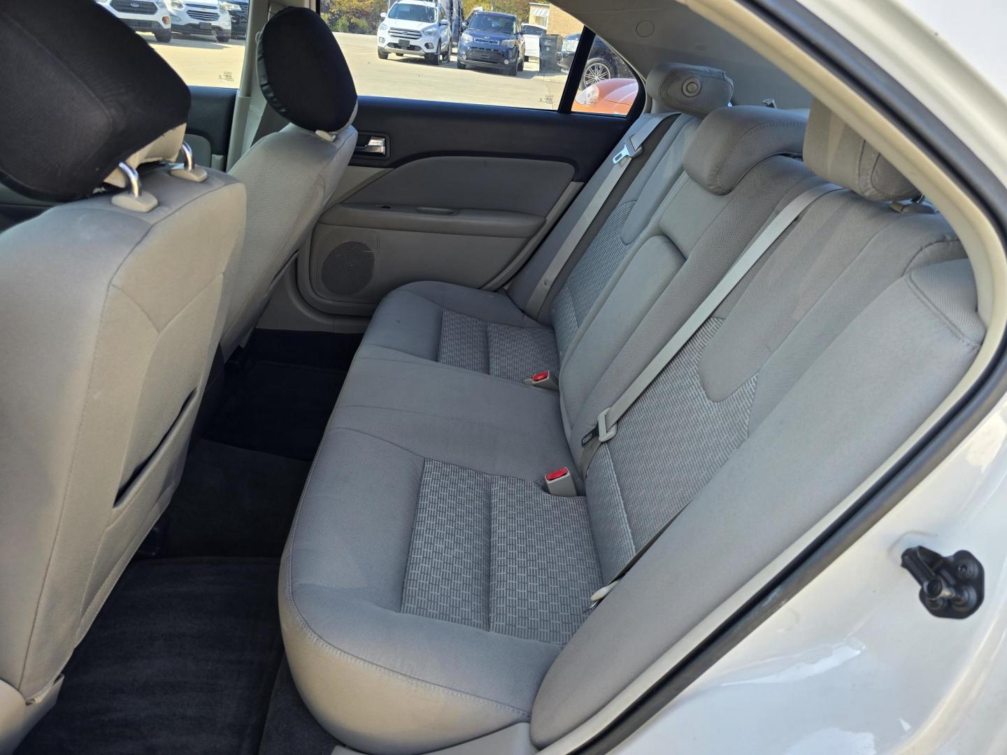 2012 WHITE Ford Fusion SE (3FAHP0HA5CR) with an 2.5L L4 DOHC 16V engine, AUTO transmission, located at 2660 S.Garland Avenue, Garland, TX, 75041, (469) 298-3118, 32.885551, -96.655602 - Photo#16