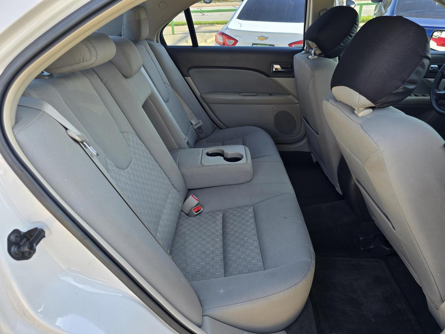 2012 WHITE Ford Fusion SE (3FAHP0HA5CR) with an 2.5L L4 DOHC 16V engine, AUTO transmission, located at 2660 S.Garland Avenue, Garland, TX, 75041, (469) 298-3118, 32.885551, -96.655602 - Photo#17