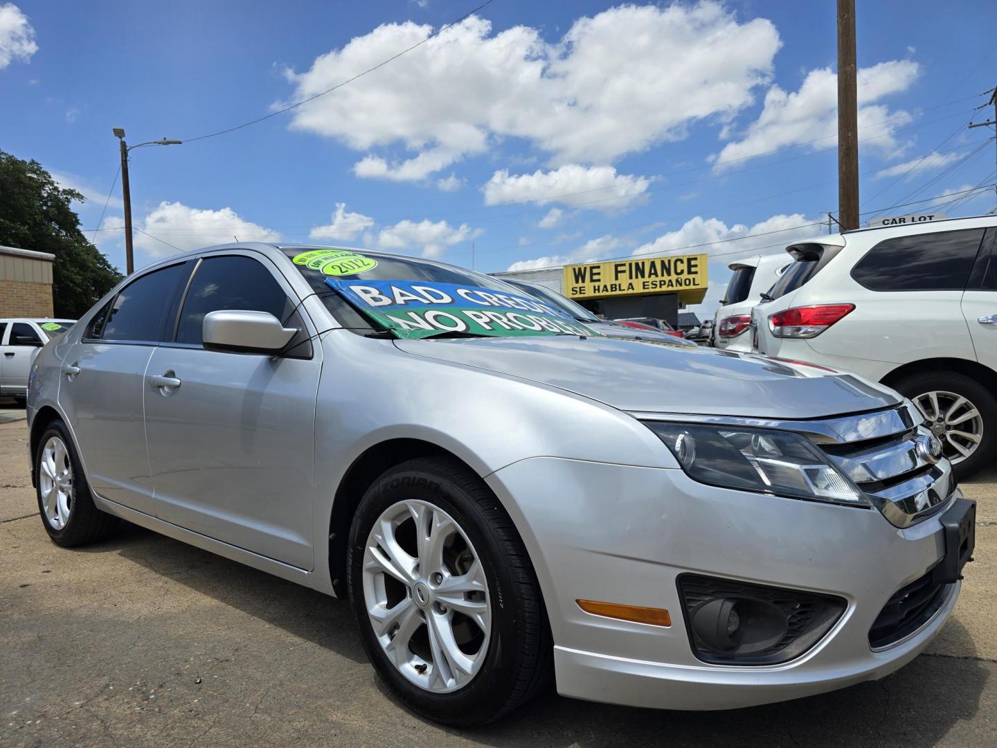 2012 SILVER Ford Fusion SE (3FAHP0HA8CR) with an 2.5L L4 DOHC 16V engine, AUTO transmission, located at 2660 S.Garland Avenue, Garland, TX, 75041, (469) 298-3118, 32.885551, -96.655602 - Photo#1