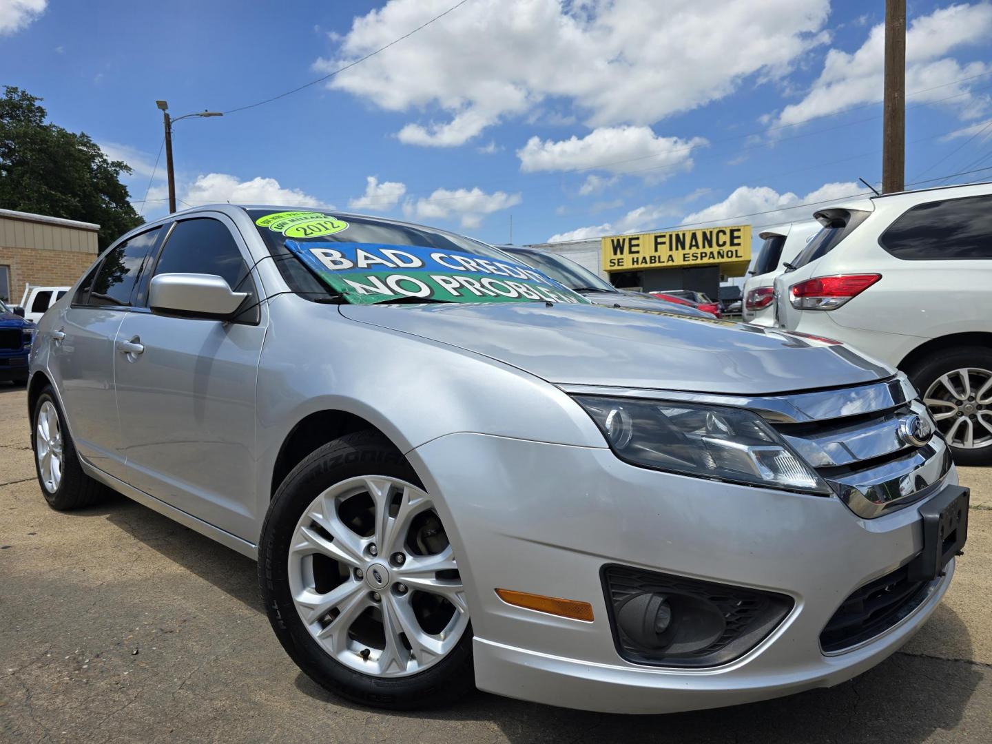 2012 SILVER Ford Fusion SE (3FAHP0HA8CR) with an 2.5L L4 DOHC 16V engine, AUTO transmission, located at 2660 S.Garland Avenue, Garland, TX, 75041, (469) 298-3118, 32.885551, -96.655602 - Photo#0