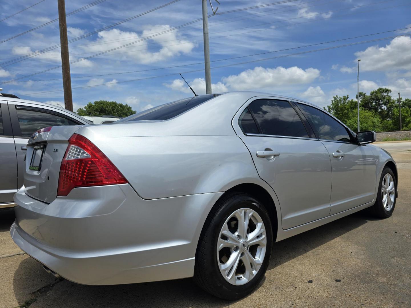 2012 SILVER Ford Fusion SE (3FAHP0HA8CR) with an 2.5L L4 DOHC 16V engine, AUTO transmission, located at 2660 S.Garland Avenue, Garland, TX, 75041, (469) 298-3118, 32.885551, -96.655602 - Photo#3