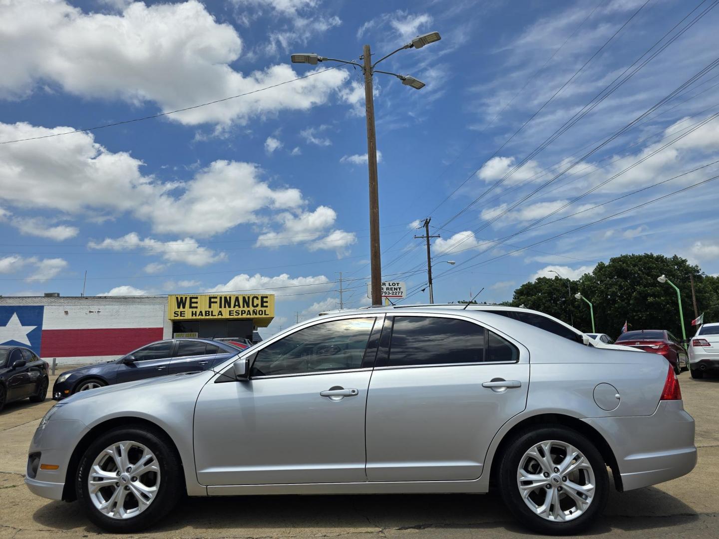 2012 SILVER Ford Fusion SE (3FAHP0HA8CR) with an 2.5L L4 DOHC 16V engine, AUTO transmission, located at 2660 S.Garland Avenue, Garland, TX, 75041, (469) 298-3118, 32.885551, -96.655602 - Photo#6