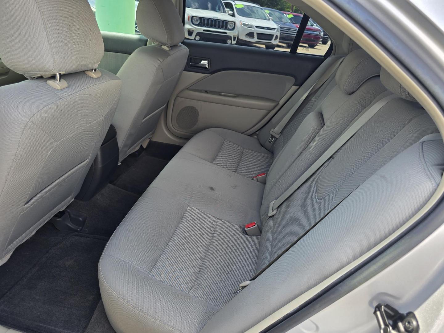2012 SILVER Ford Fusion SE (3FAHP0HA8CR) with an 2.5L L4 DOHC 16V engine, AUTO transmission, located at 2660 S.Garland Avenue, Garland, TX, 75041, (469) 298-3118, 32.885551, -96.655602 - Photo#14