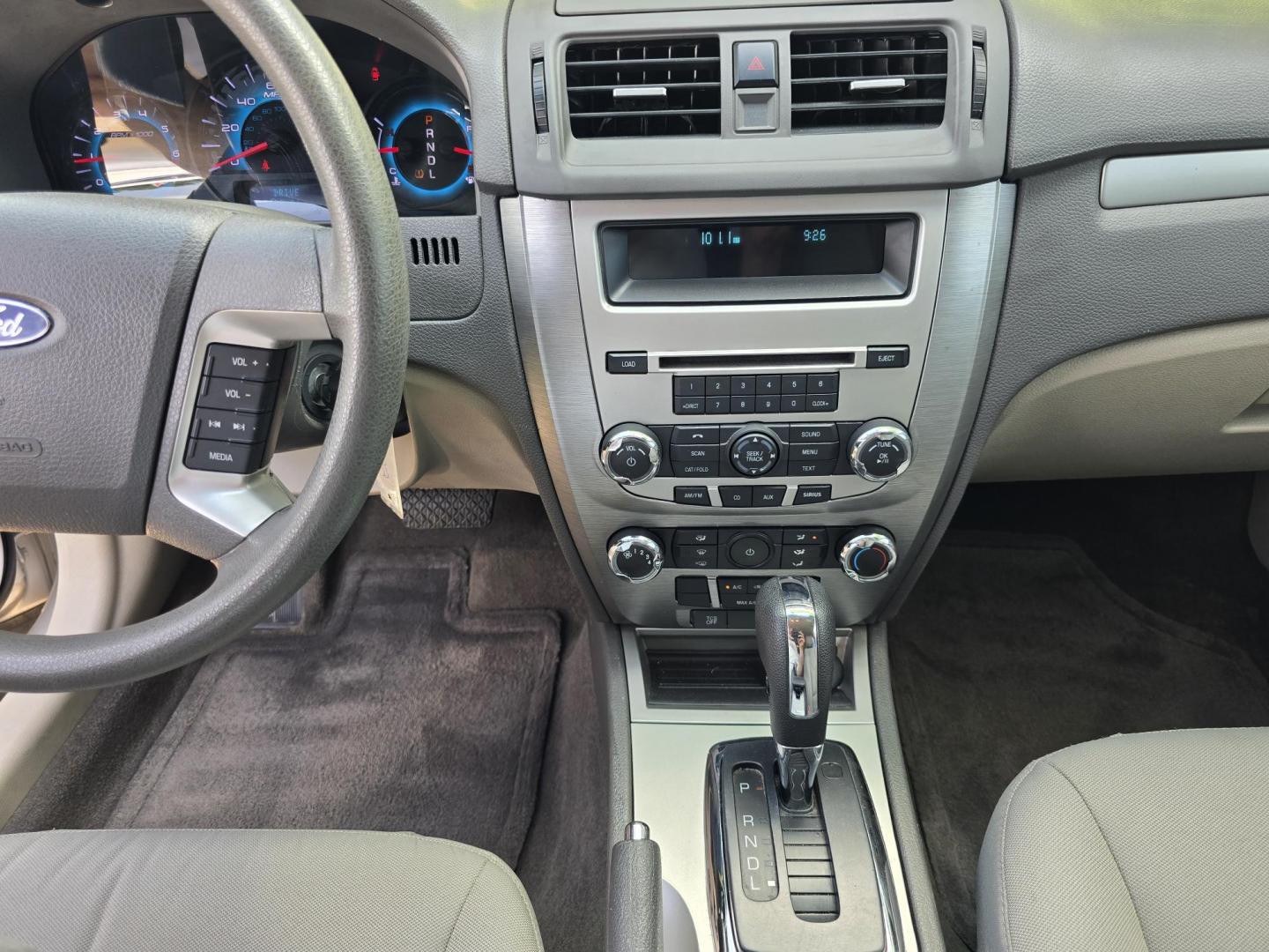 2012 SILVER Ford Fusion SE (3FAHP0HA8CR) with an 2.5L L4 DOHC 16V engine, AUTO transmission, located at 2660 S.Garland Avenue, Garland, TX, 75041, (469) 298-3118, 32.885551, -96.655602 - Photo#13