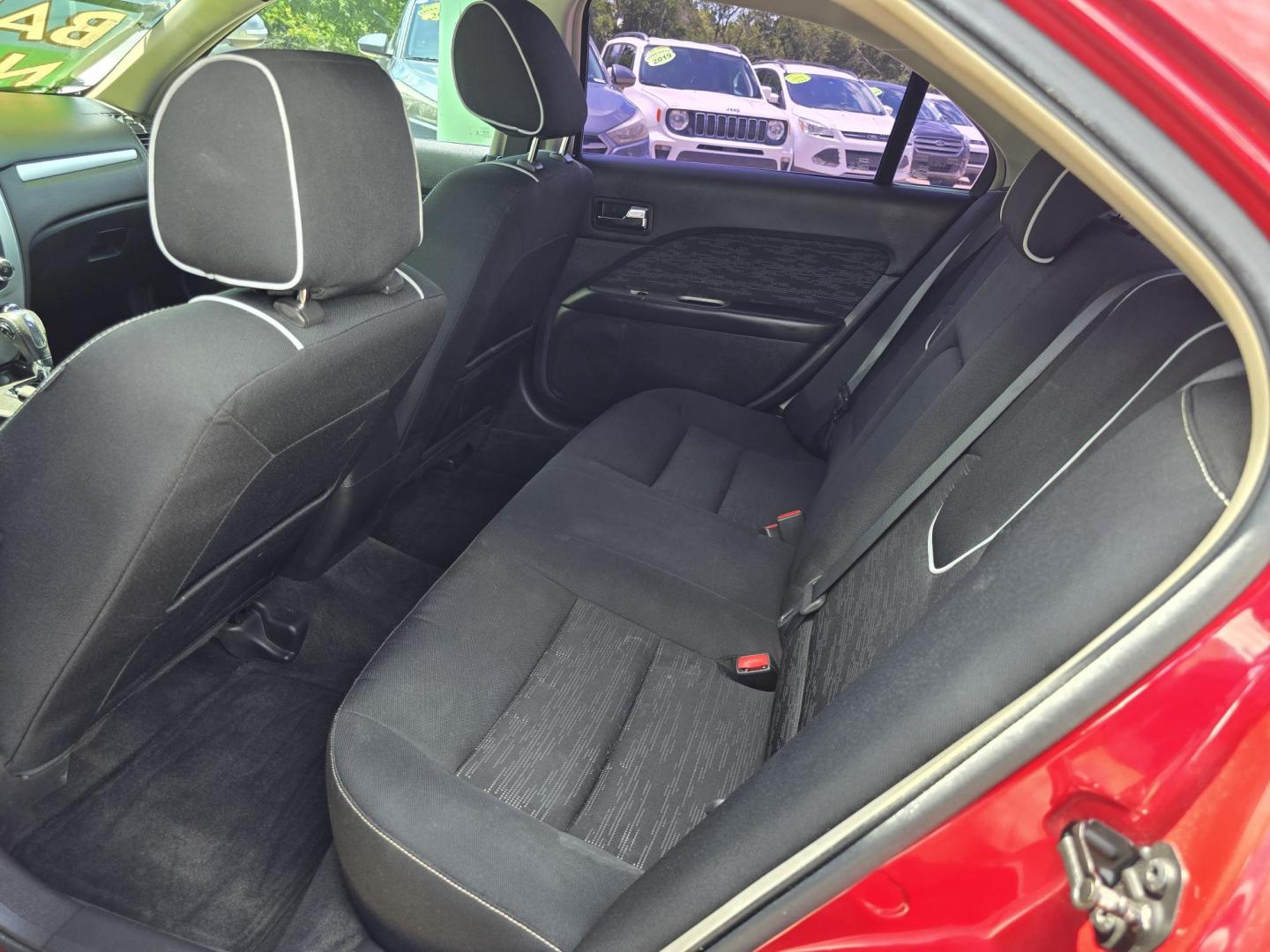 2012 RED Ford Fusion SE (3FAHP0HA8CR) with an 2.5L L4 DOHC 16V engine, AUTO transmission, located at 2660 S.Garland Avenue, Garland, TX, 75041, (469) 298-3118, 32.885551, -96.655602 - Photo#16