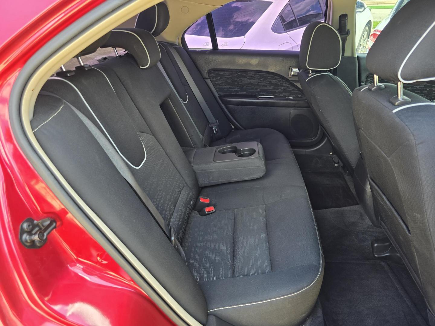 2012 RED Ford Fusion SE (3FAHP0HA8CR) with an 2.5L L4 DOHC 16V engine, AUTO transmission, located at 2660 S.Garland Avenue, Garland, TX, 75041, (469) 298-3118, 32.885551, -96.655602 - Photo#17