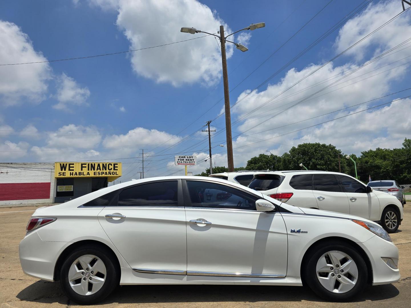 2012 DIAMOND WHITE /BEIGE LEATHER Hyundai Sonata (KMHEC4A45CA) , AUTO transmission, located at 2660 S.Garland Avenue, Garland, TX, 75041, (469) 298-3118, 32.885551, -96.655602 - Welcome to DallasAutos4Less, one of the Premier BUY HERE PAY HERE Dealers in the North Dallas Area. We specialize in financing to people with NO CREDIT or BAD CREDIT. We need proof of income, proof of residence, and a ID. Come buy your new car from us today!! This is a Very clean 2012 HYUNDAI SON - Photo#2