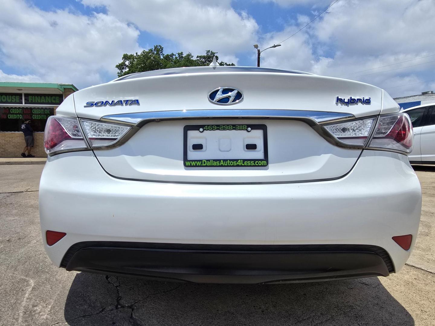 2012 DIAMOND WHITE /BEIGE LEATHER Hyundai Sonata (KMHEC4A45CA) , AUTO transmission, located at 2660 S.Garland Avenue, Garland, TX, 75041, (469) 298-3118, 32.885551, -96.655602 - Welcome to DallasAutos4Less, one of the Premier BUY HERE PAY HERE Dealers in the North Dallas Area. We specialize in financing to people with NO CREDIT or BAD CREDIT. We need proof of income, proof of residence, and a ID. Come buy your new car from us today!! This is a Very clean 2012 HYUNDAI SON - Photo#4