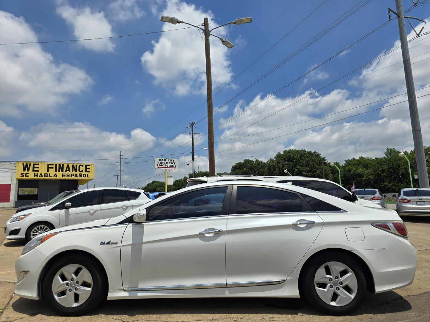 2012 DIAMOND WHITE /BEIGE LEATHER Hyundai Sonata (KMHEC4A45CA) , AUTO transmission, located at 2660 S.Garland Avenue, Garland, TX, 75041, (469) 298-3118, 32.885551, -96.655602 - Welcome to DallasAutos4Less, one of the Premier BUY HERE PAY HERE Dealers in the North Dallas Area. We specialize in financing to people with NO CREDIT or BAD CREDIT. We need proof of income, proof of residence, and a ID. Come buy your new car from us today!! This is a Very clean 2012 HYUNDAI SON - Photo#6