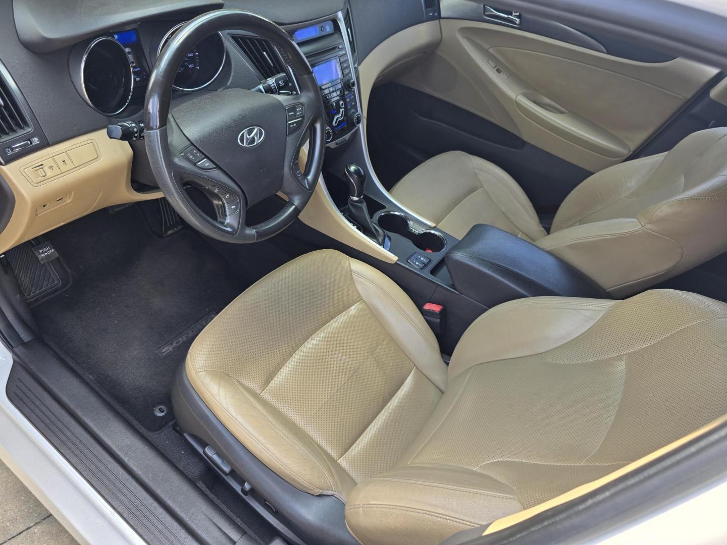2012 DIAMOND WHITE /BEIGE LEATHER Hyundai Sonata (KMHEC4A45CA) , AUTO transmission, located at 2660 S.Garland Avenue, Garland, TX, 75041, (469) 298-3118, 32.885551, -96.655602 - Welcome to DallasAutos4Less, one of the Premier BUY HERE PAY HERE Dealers in the North Dallas Area. We specialize in financing to people with NO CREDIT or BAD CREDIT. We need proof of income, proof of residence, and a ID. Come buy your new car from us today!! This is a Very clean 2012 HYUNDAI SON - Photo#10