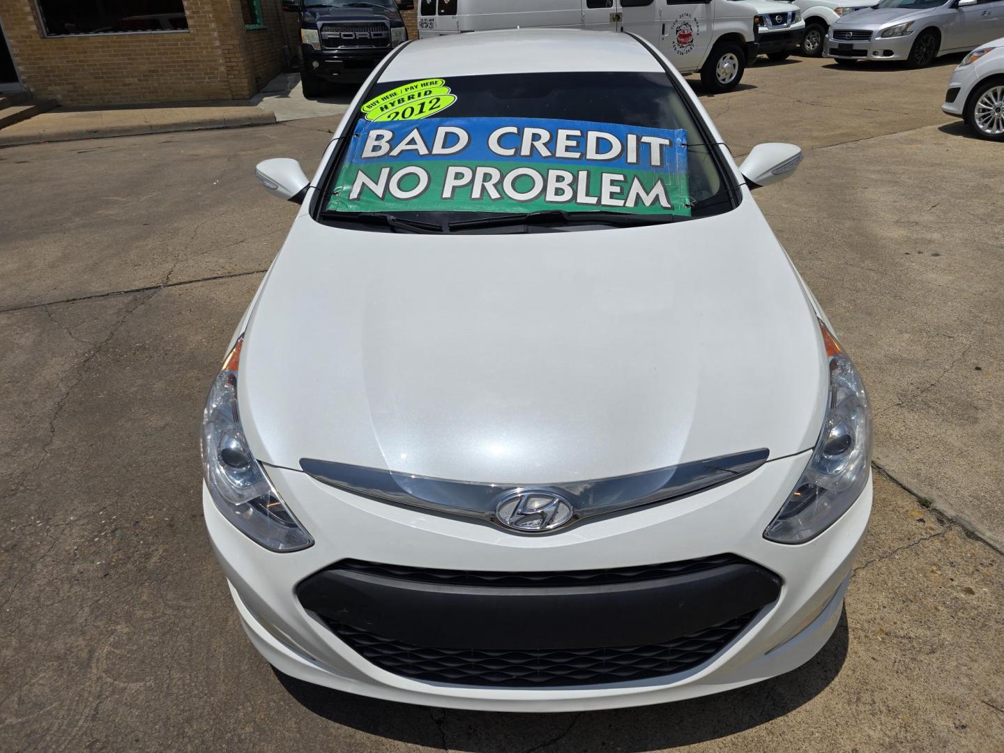 2012 DIAMOND WHITE /BEIGE LEATHER Hyundai Sonata (KMHEC4A45CA) , AUTO transmission, located at 2660 S.Garland Avenue, Garland, TX, 75041, (469) 298-3118, 32.885551, -96.655602 - Welcome to DallasAutos4Less, one of the Premier BUY HERE PAY HERE Dealers in the North Dallas Area. We specialize in financing to people with NO CREDIT or BAD CREDIT. We need proof of income, proof of residence, and a ID. Come buy your new car from us today!! This is a Very clean 2012 HYUNDAI SON - Photo#8