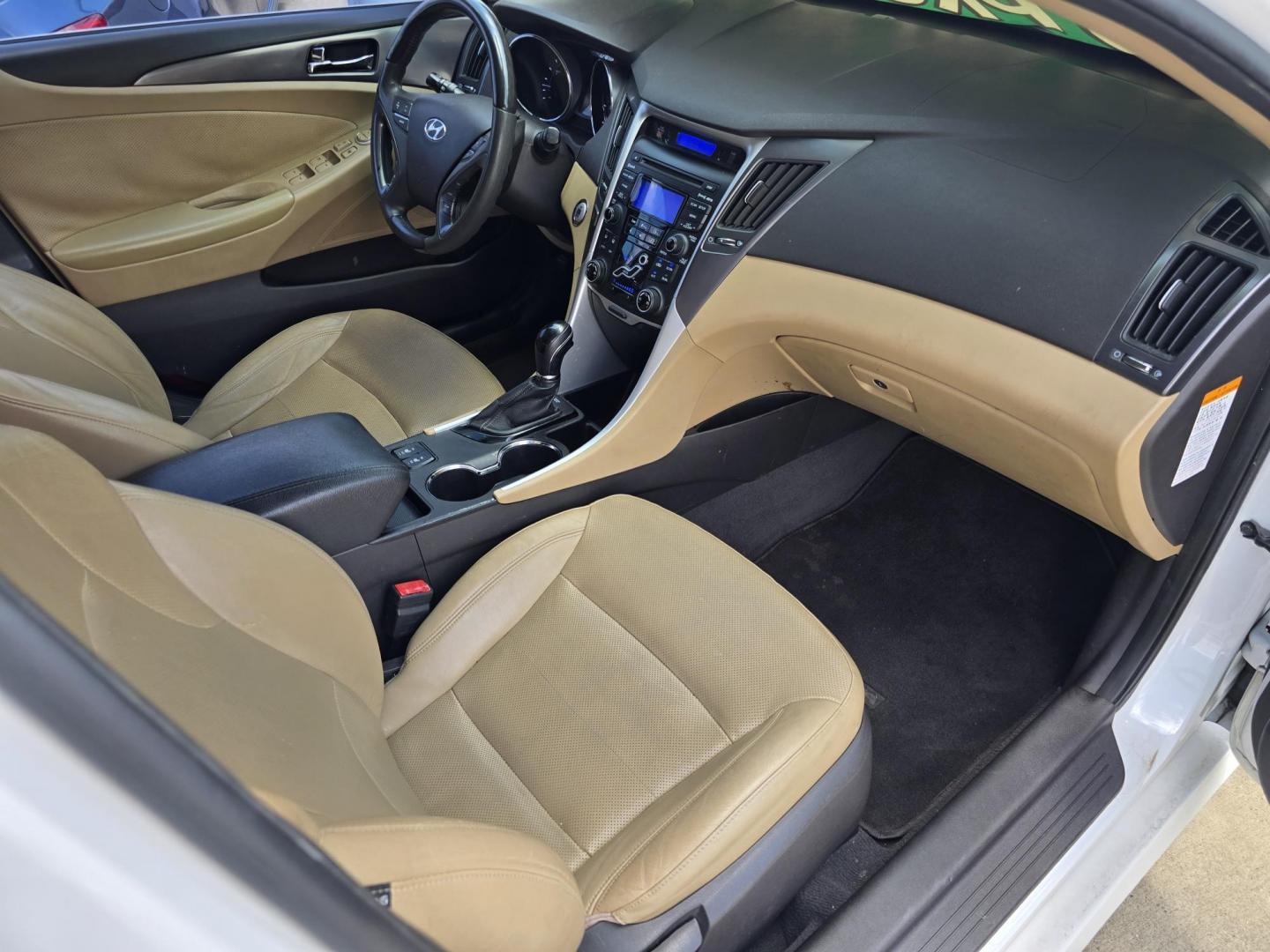 2012 DIAMOND WHITE /BEIGE LEATHER Hyundai Sonata (KMHEC4A45CA) , AUTO transmission, located at 2660 S.Garland Avenue, Garland, TX, 75041, (469) 298-3118, 32.885551, -96.655602 - Welcome to DallasAutos4Less, one of the Premier BUY HERE PAY HERE Dealers in the North Dallas Area. We specialize in financing to people with NO CREDIT or BAD CREDIT. We need proof of income, proof of residence, and a ID. Come buy your new car from us today!! This is a Very clean 2012 HYUNDAI SON - Photo#20