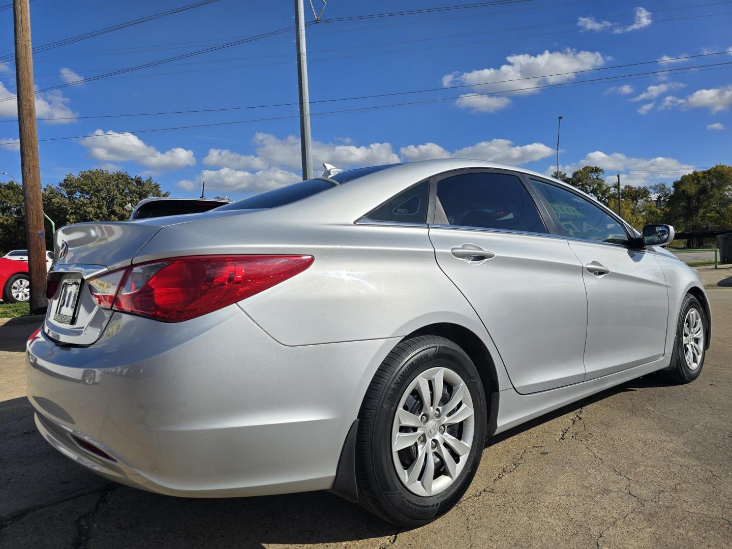 2012 Hyundai Sonata GLS (5NPEB4AC4CH) with an 2.4L L4 DOHC 16V engine, AUTO transmission, located at 2660 S.Garland Avenue, Garland, TX, 75041, (469) 298-3118, 32.885551, -96.655602 - Photo#3