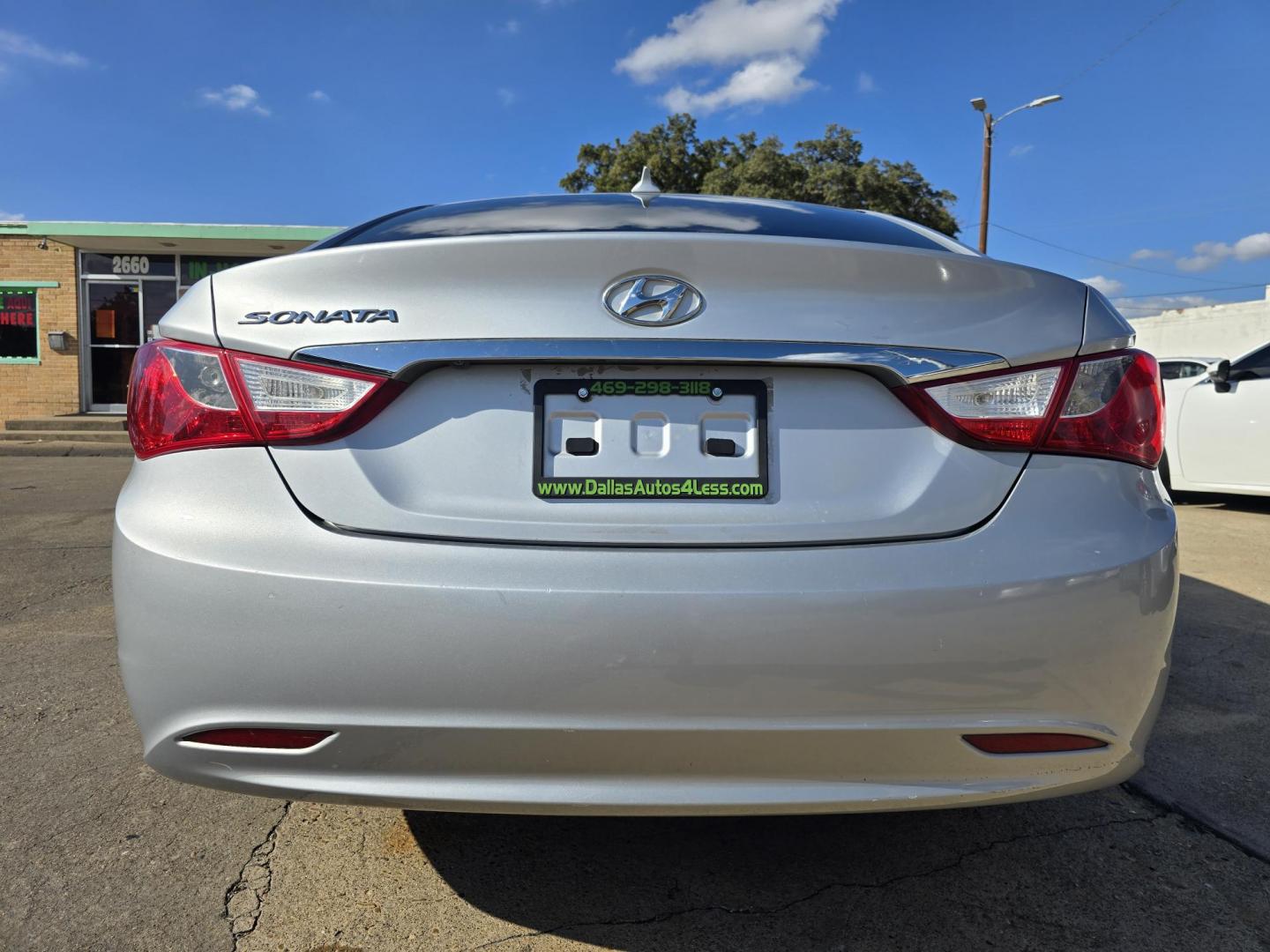 2012 Hyundai Sonata GLS (5NPEB4AC4CH) with an 2.4L L4 DOHC 16V engine, AUTO transmission, located at 2660 S.Garland Avenue, Garland, TX, 75041, (469) 298-3118, 32.885551, -96.655602 - Photo#4