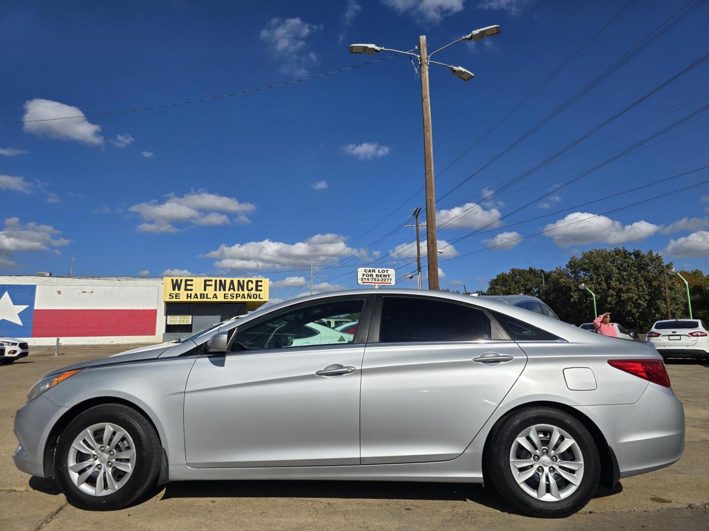 2012 Hyundai Sonata GLS (5NPEB4AC4CH) with an 2.4L L4 DOHC 16V engine, AUTO transmission, located at 2660 S.Garland Avenue, Garland, TX, 75041, (469) 298-3118, 32.885551, -96.655602 - Photo#6