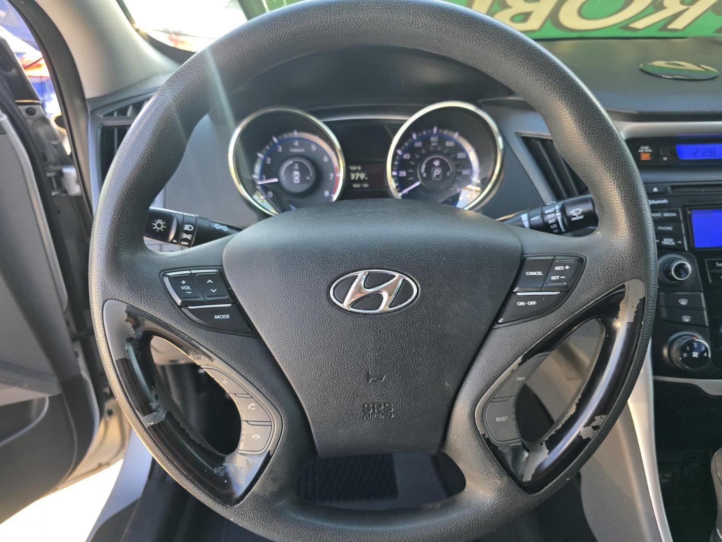 2012 Hyundai Sonata GLS (5NPEB4AC4CH) with an 2.4L L4 DOHC 16V engine, AUTO transmission, located at 2660 S.Garland Avenue, Garland, TX, 75041, (469) 298-3118, 32.885551, -96.655602 - Photo#12