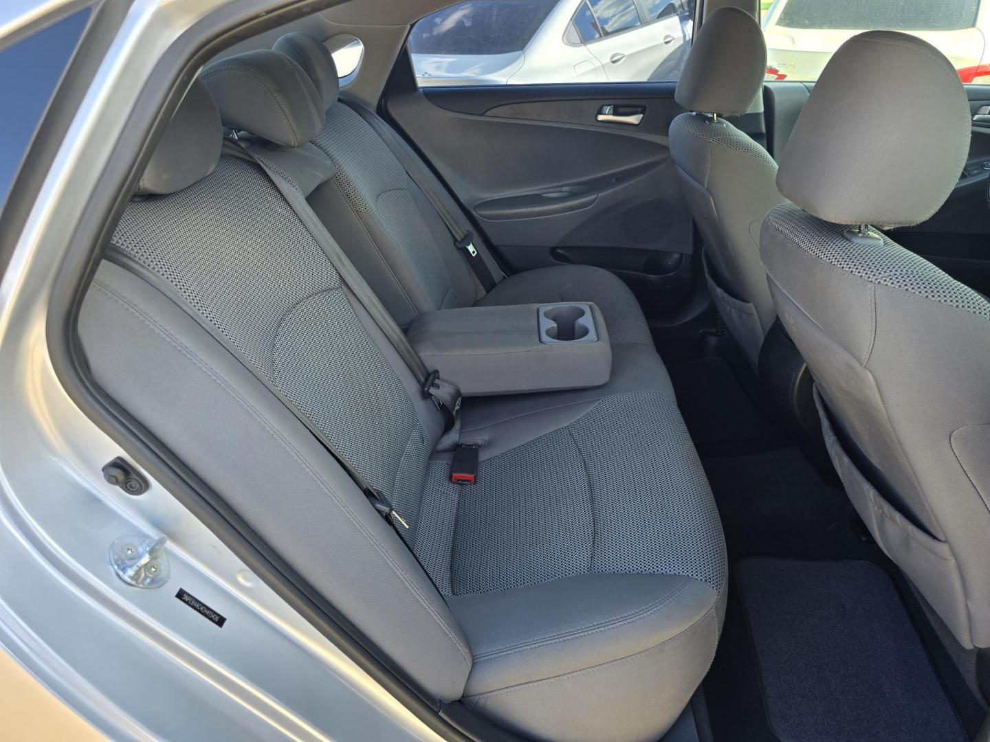 2012 Hyundai Sonata GLS (5NPEB4AC4CH) with an 2.4L L4 DOHC 16V engine, AUTO transmission, located at 2660 S.Garland Avenue, Garland, TX, 75041, (469) 298-3118, 32.885551, -96.655602 - Photo#15