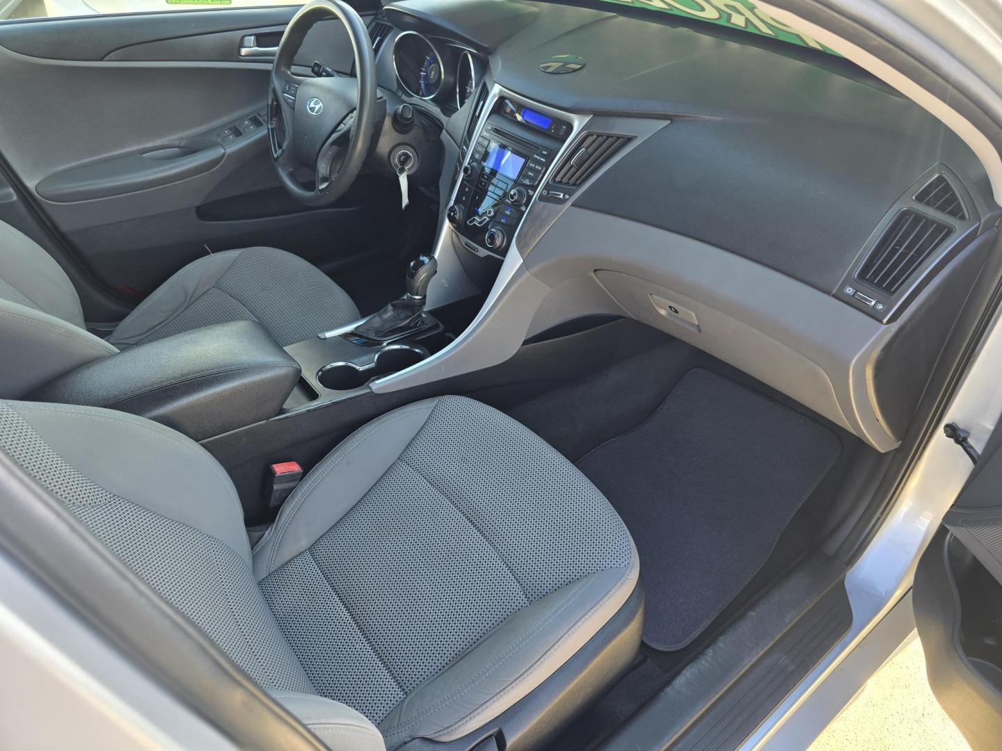 2012 Hyundai Sonata GLS (5NPEB4AC4CH) with an 2.4L L4 DOHC 16V engine, AUTO transmission, located at 2660 S.Garland Avenue, Garland, TX, 75041, (469) 298-3118, 32.885551, -96.655602 - Photo#17