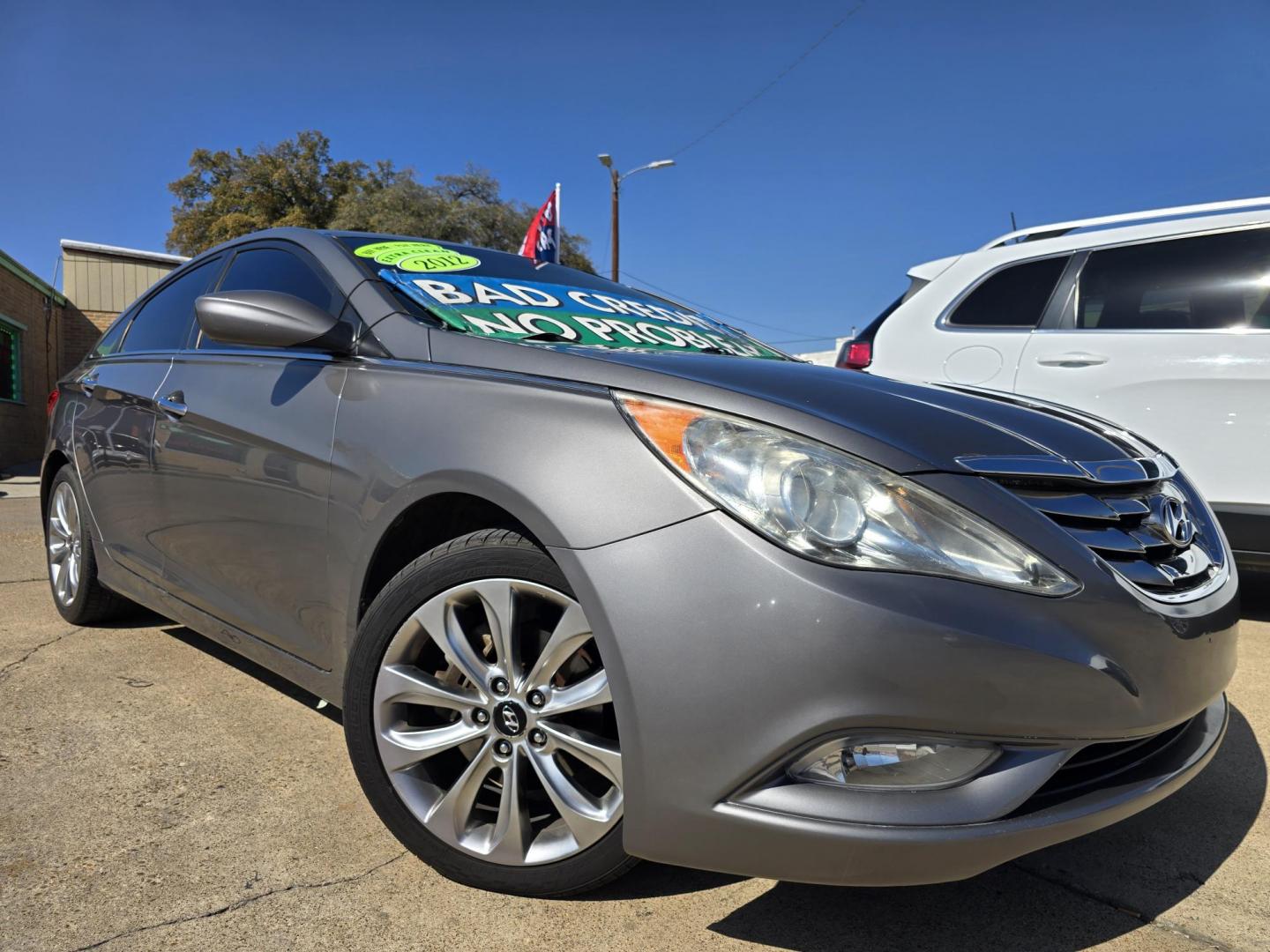 2012 GRAY Hyundai Sonata SE (5NPEC4AB9CH) with an 2.0L L4 DOHC 16V engine, 6-Speed Automatic transmission, located at 2660 S.Garland Avenue, Garland, TX, 75041, (469) 298-3118, 32.885551, -96.655602 - Photo#0