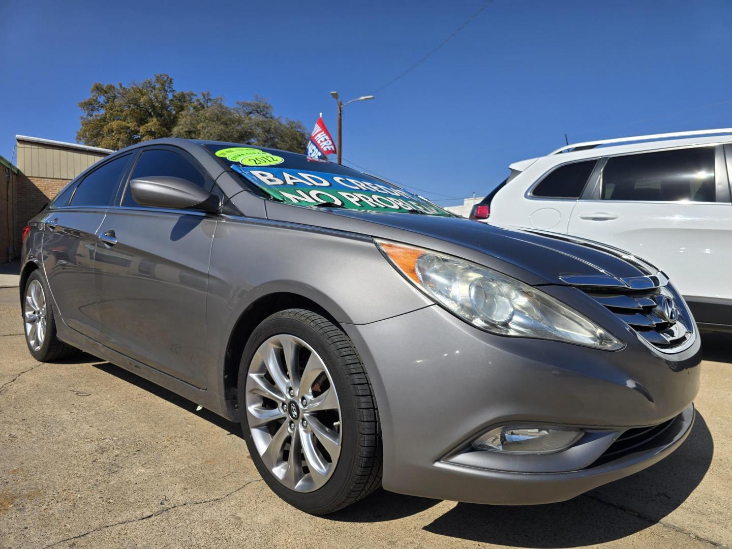 2012 GRAY Hyundai Sonata SE (5NPEC4AB9CH) with an 2.0L L4 DOHC 16V engine, 6-Speed Automatic transmission, located at 2660 S.Garland Avenue, Garland, TX, 75041, (469) 298-3118, 32.885551, -96.655602 - Photo#1