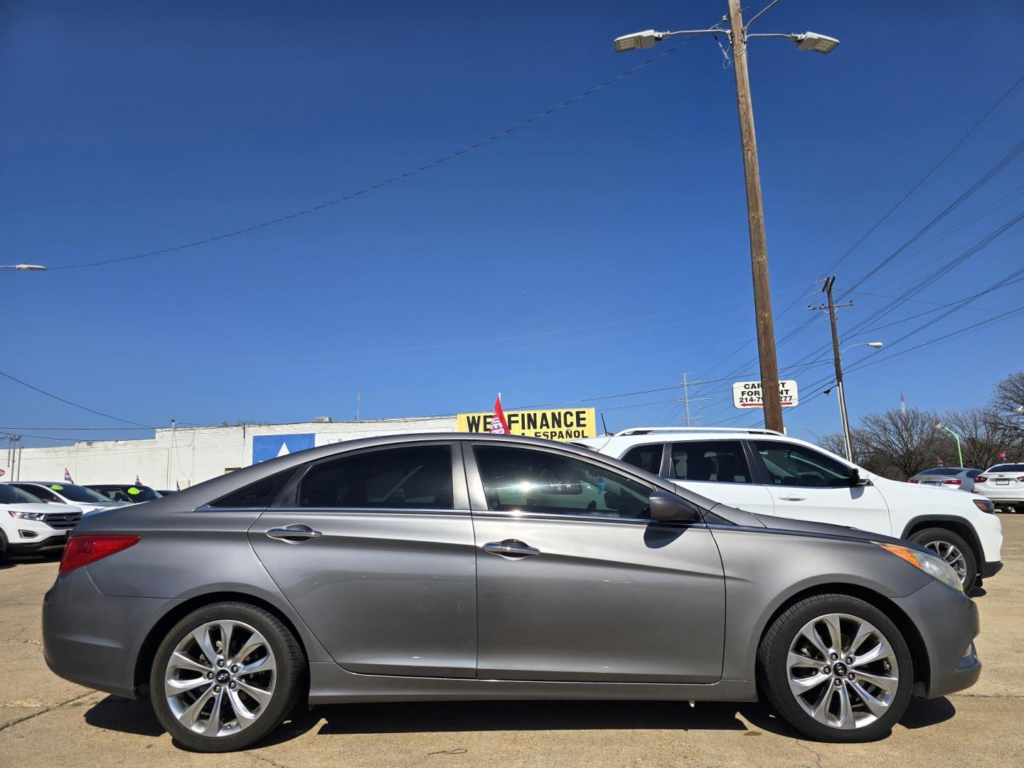 2012 GRAY Hyundai Sonata SE (5NPEC4AB9CH) with an 2.0L L4 DOHC 16V engine, 6-Speed Automatic transmission, located at 2660 S.Garland Avenue, Garland, TX, 75041, (469) 298-3118, 32.885551, -96.655602 - Photo#2