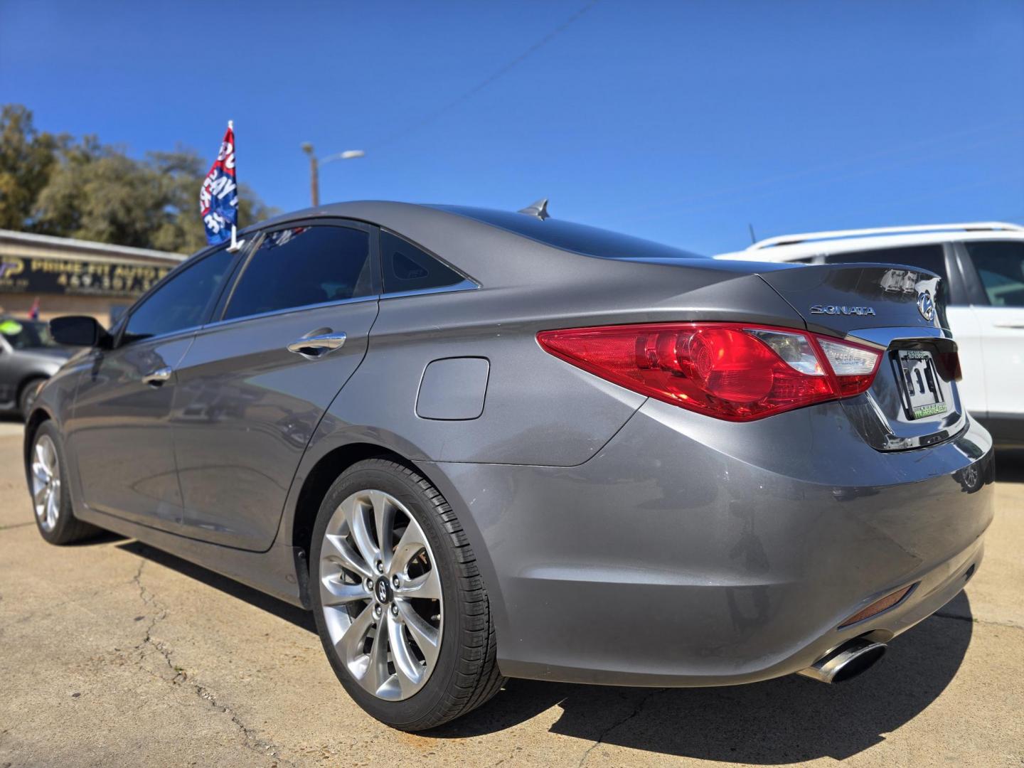 2012 GRAY Hyundai Sonata SE (5NPEC4AB9CH) with an 2.0L L4 DOHC 16V engine, 6-Speed Automatic transmission, located at 2660 S.Garland Avenue, Garland, TX, 75041, (469) 298-3118, 32.885551, -96.655602 - Photo#5