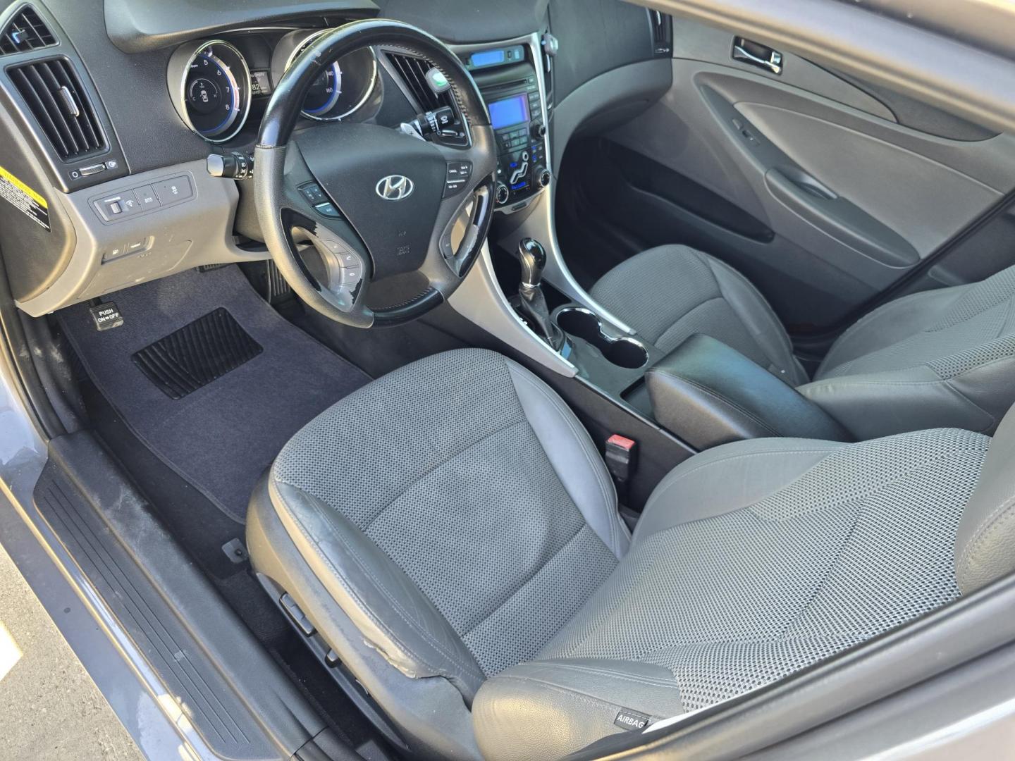 2012 GRAY Hyundai Sonata SE (5NPEC4AB9CH) with an 2.0L L4 DOHC 16V engine, 6-Speed Automatic transmission, located at 2660 S.Garland Avenue, Garland, TX, 75041, (469) 298-3118, 32.885551, -96.655602 - Photo#10