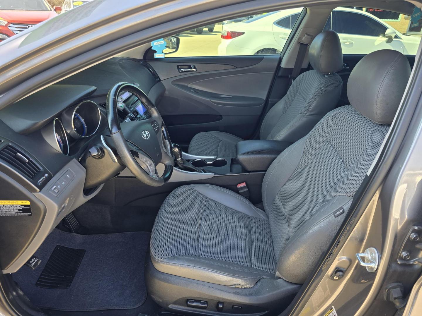 2012 GRAY Hyundai Sonata SE (5NPEC4AB9CH) with an 2.0L L4 DOHC 16V engine, 6-Speed Automatic transmission, located at 2660 S.Garland Avenue, Garland, TX, 75041, (469) 298-3118, 32.885551, -96.655602 - Photo#11