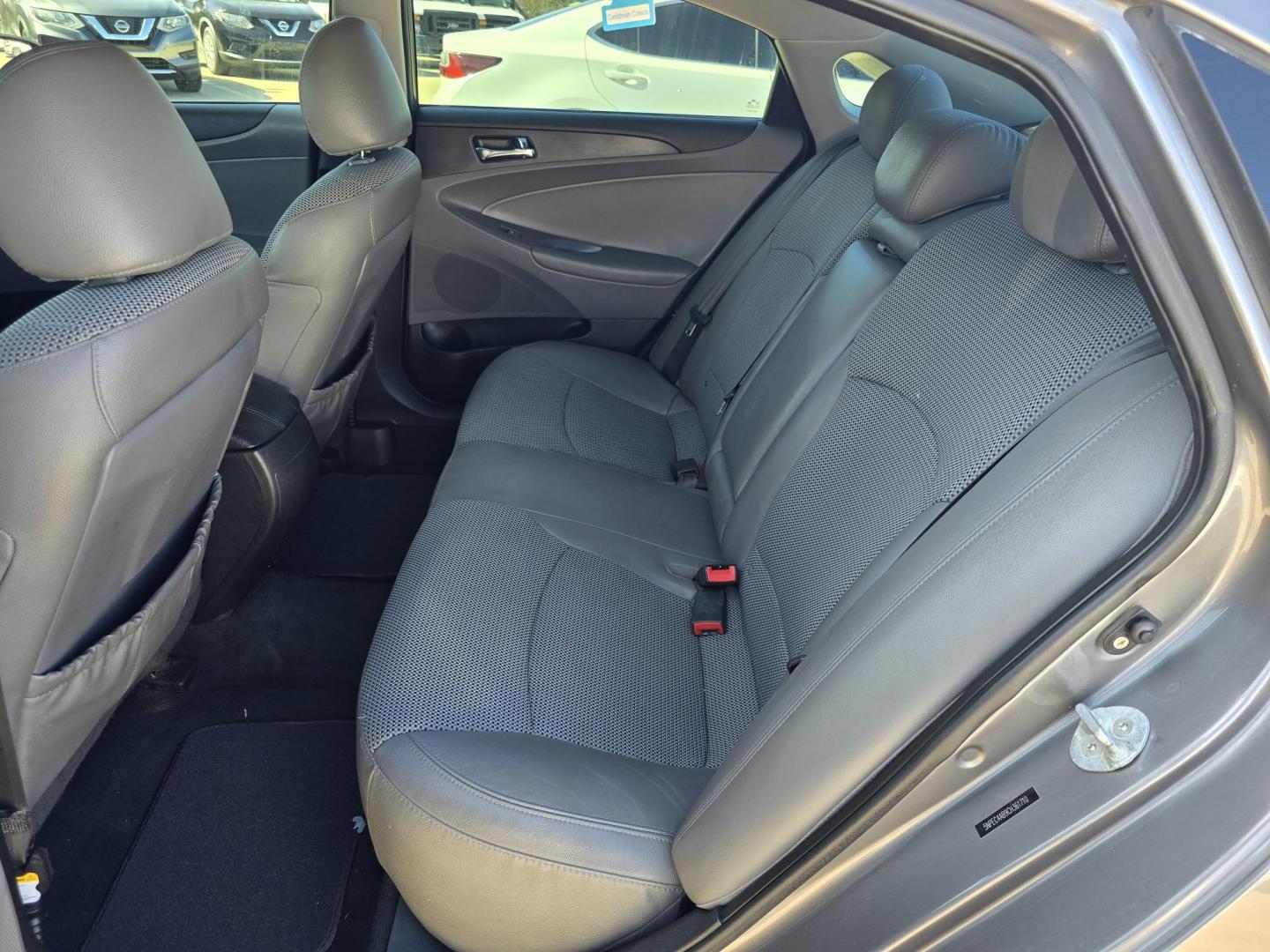 2012 GRAY Hyundai Sonata SE (5NPEC4AB9CH) with an 2.0L L4 DOHC 16V engine, 6-Speed Automatic transmission, located at 2660 S.Garland Avenue, Garland, TX, 75041, (469) 298-3118, 32.885551, -96.655602 - Photo#15