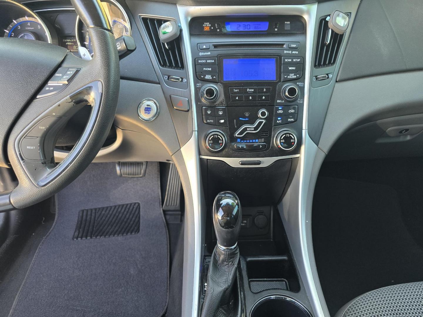 2012 GRAY Hyundai Sonata SE (5NPEC4AB9CH) with an 2.0L L4 DOHC 16V engine, 6-Speed Automatic transmission, located at 2660 S.Garland Avenue, Garland, TX, 75041, (469) 298-3118, 32.885551, -96.655602 - Photo#14