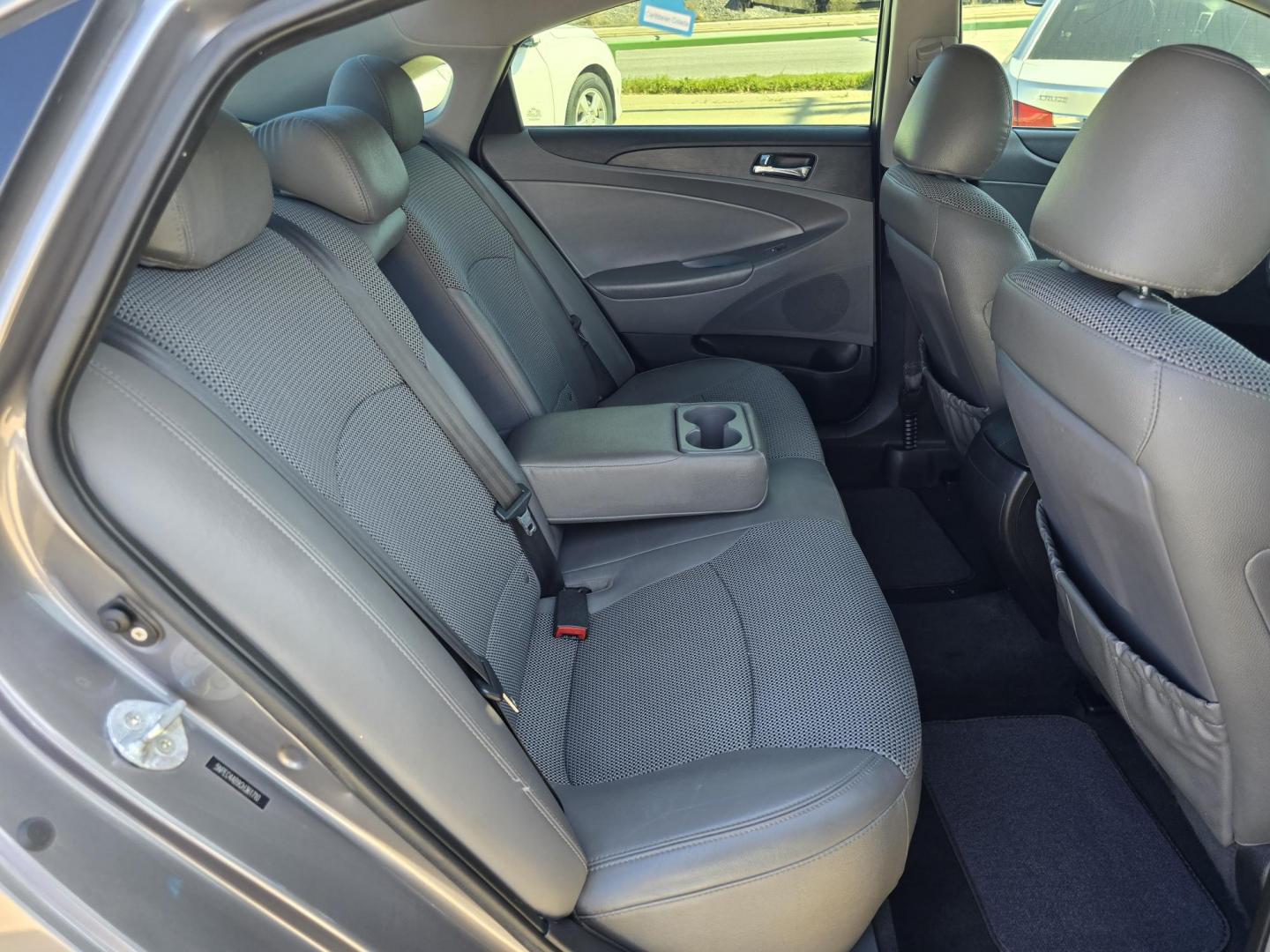 2012 GRAY Hyundai Sonata SE (5NPEC4AB9CH) with an 2.0L L4 DOHC 16V engine, 6-Speed Automatic transmission, located at 2660 S.Garland Avenue, Garland, TX, 75041, (469) 298-3118, 32.885551, -96.655602 - Photo#16