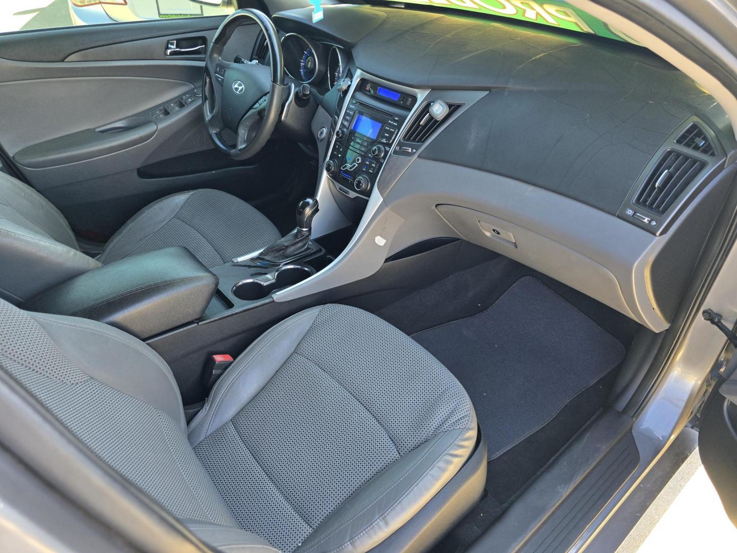 2012 GRAY Hyundai Sonata SE (5NPEC4AB9CH) with an 2.0L L4 DOHC 16V engine, 6-Speed Automatic transmission, located at 2660 S.Garland Avenue, Garland, TX, 75041, (469) 298-3118, 32.885551, -96.655602 - Photo#18