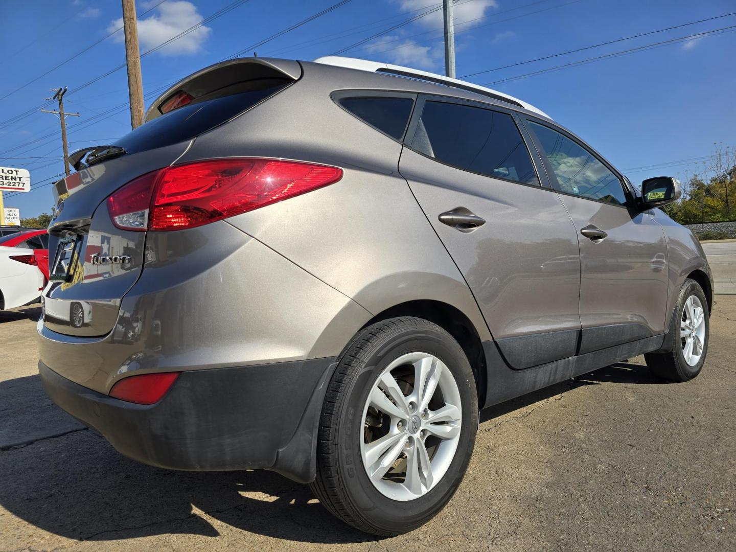 2012 Hyundai Tucson GLS (KM8JU3AC6CU) with an 2.4L L4 DOHC 16V engine, 6-Speed Automatic transmission, located at 2660 S.Garland Avenue, Garland, TX, 75041, (469) 298-3118, 32.885551, -96.655602 - Photo#3
