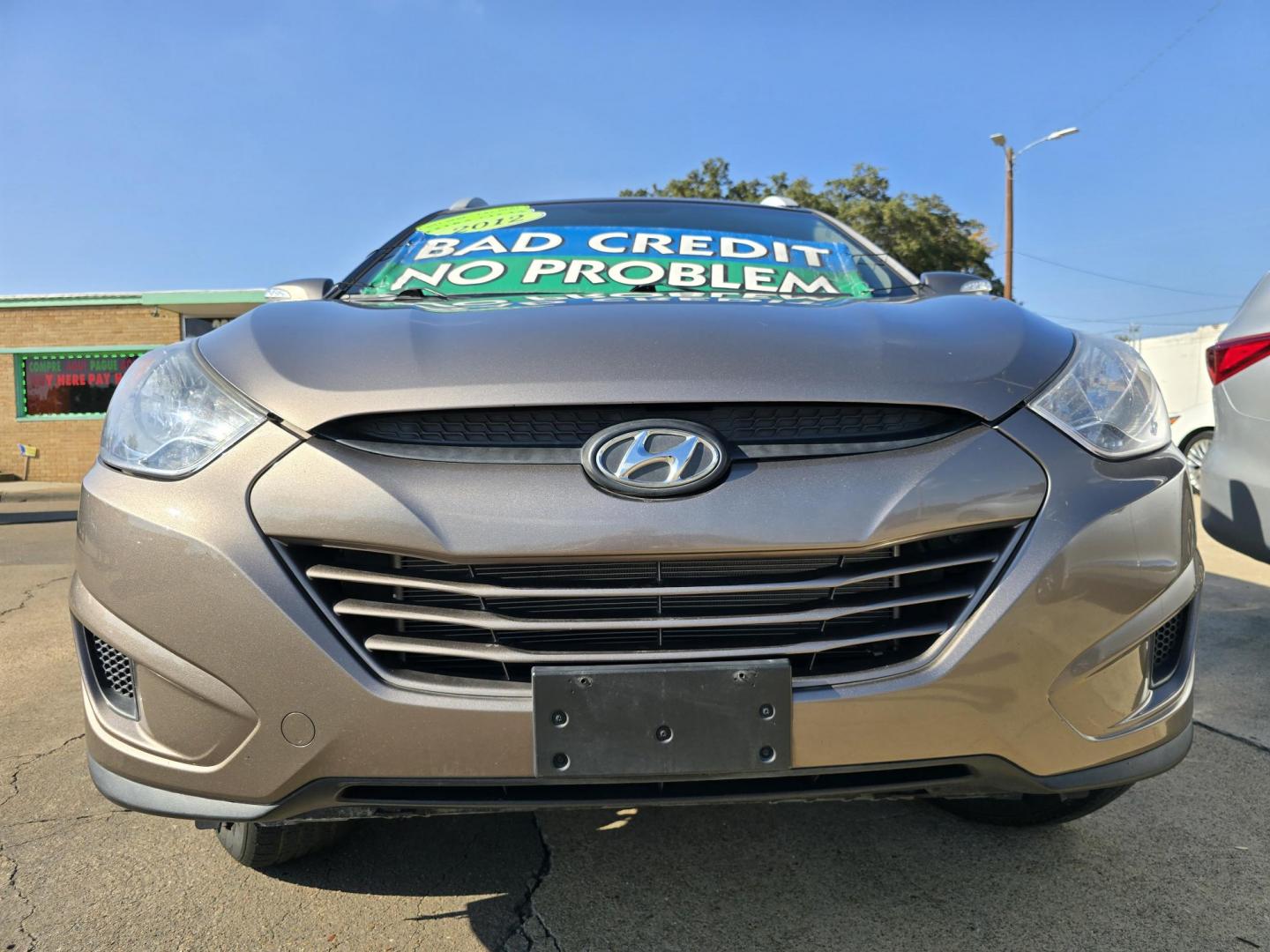 2012 Hyundai Tucson GLS (KM8JU3AC6CU) with an 2.4L L4 DOHC 16V engine, 6-Speed Automatic transmission, located at 2660 S.Garland Avenue, Garland, TX, 75041, (469) 298-3118, 32.885551, -96.655602 - Photo#9